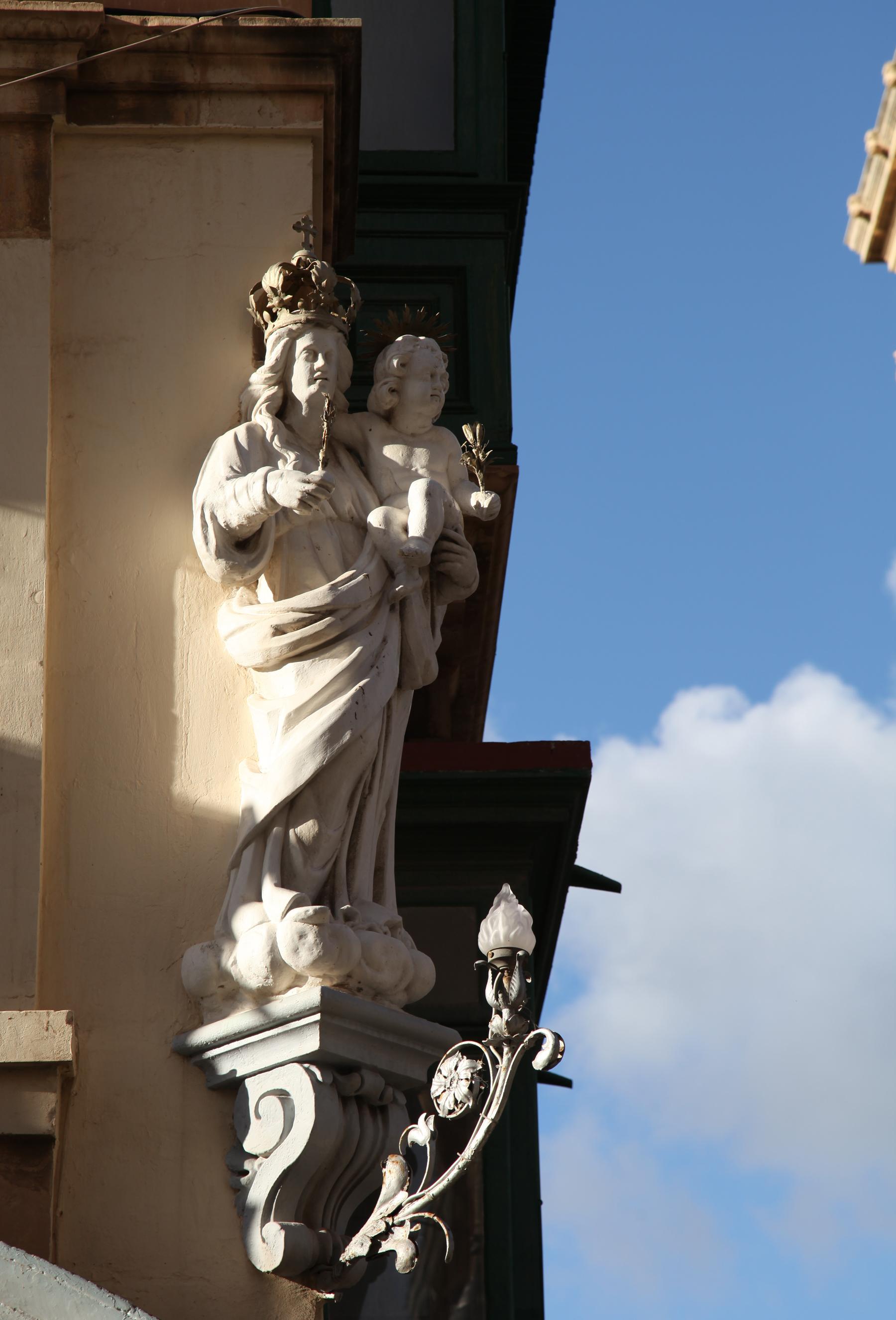 Monumento a Michel Xerri, por GERARD DECQ