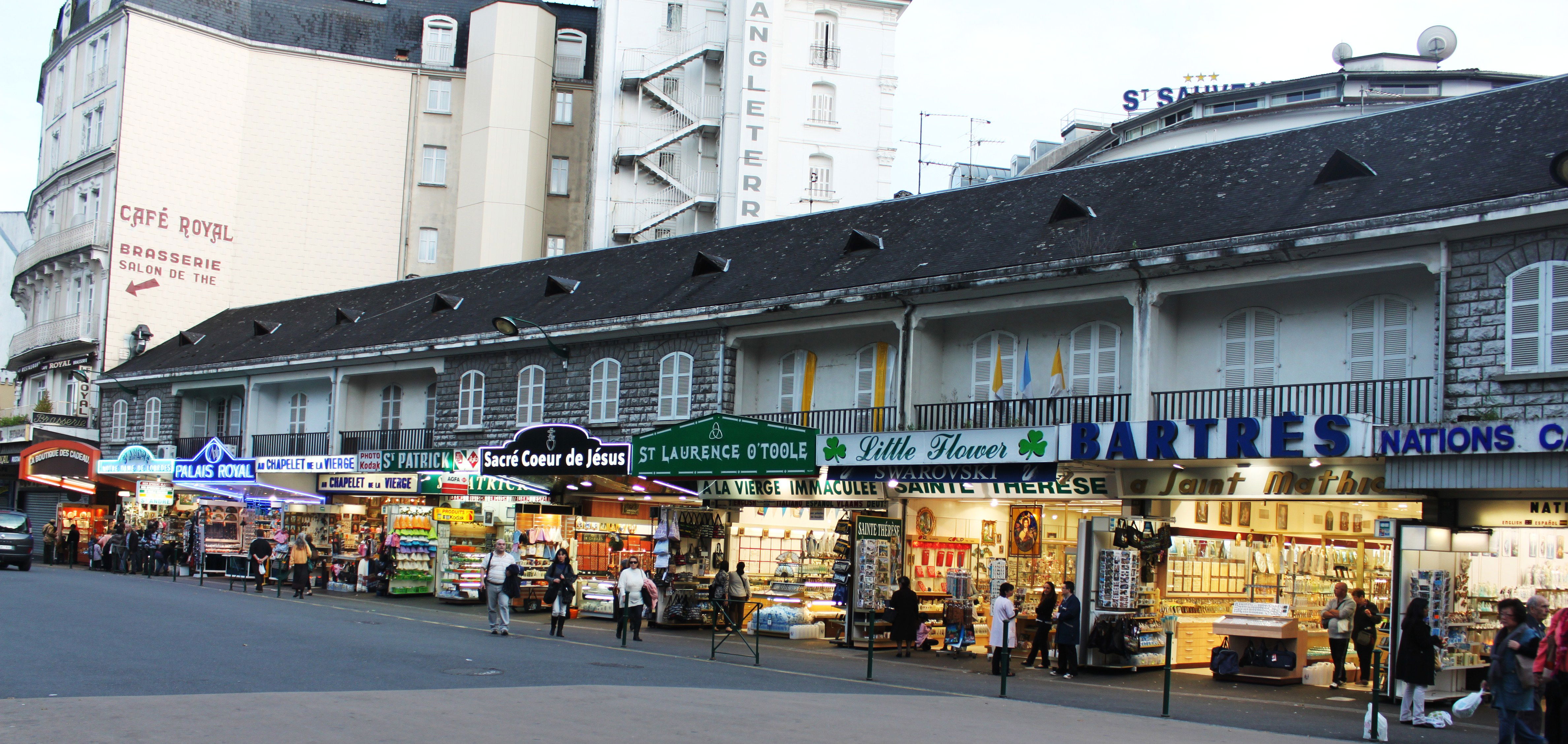 Compras en Lourdes: un recorrido por los tesoros locales y más