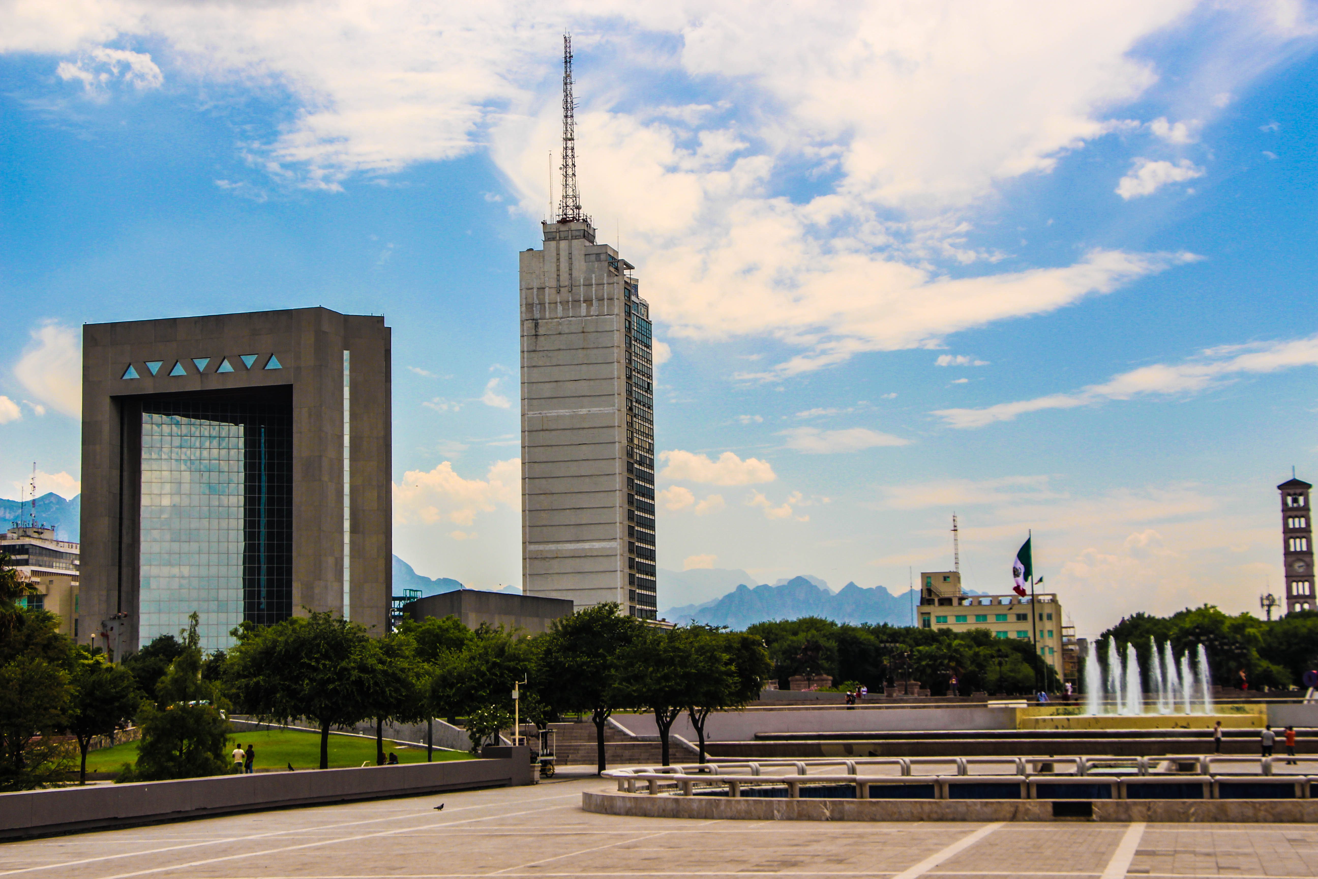 Explanada del Museo de Historia Mexicana, por Diana Patricia Montemayor Flores