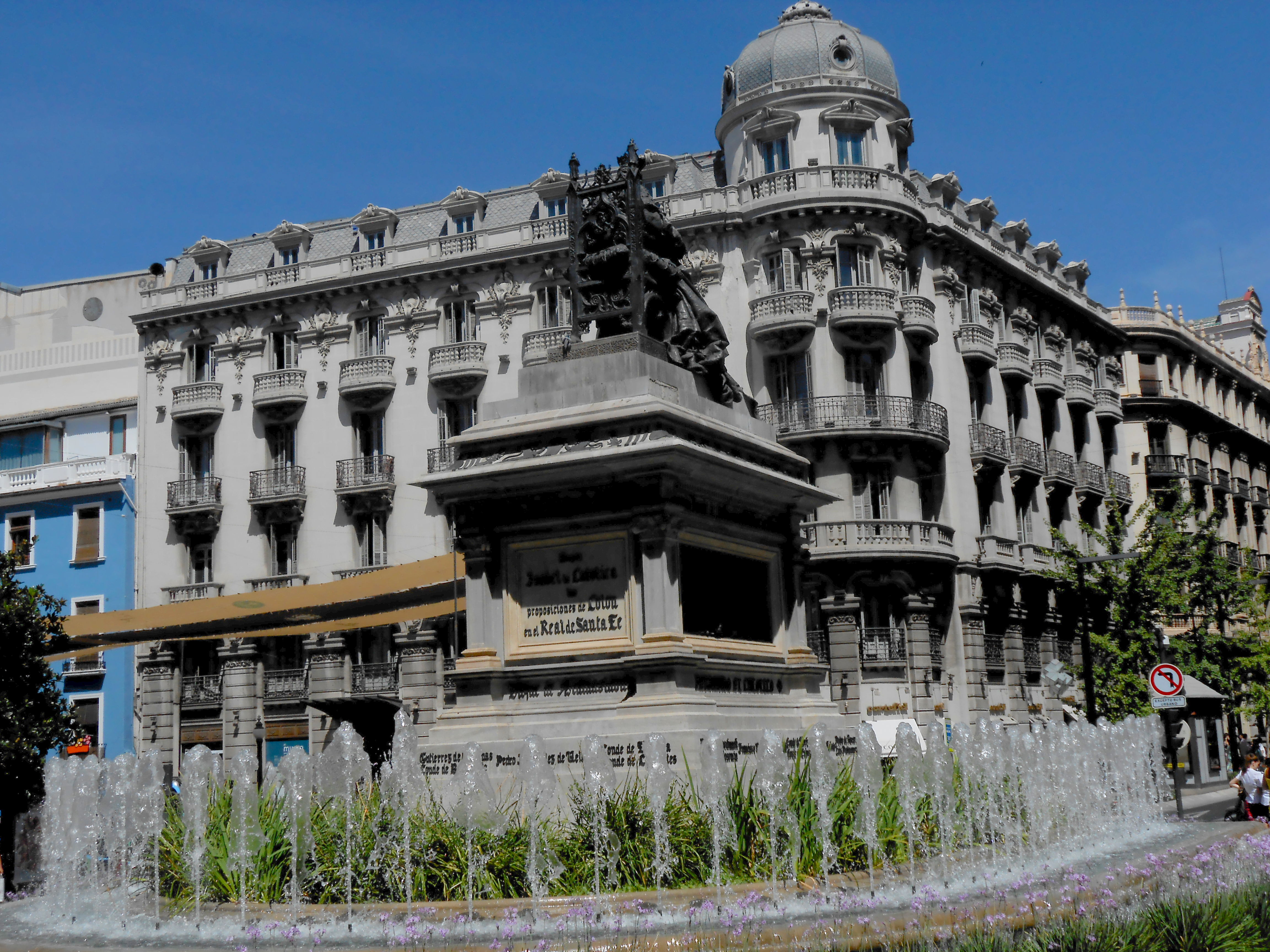 Estatuas en Andalucía que cuentan historias de su riqueza cultural