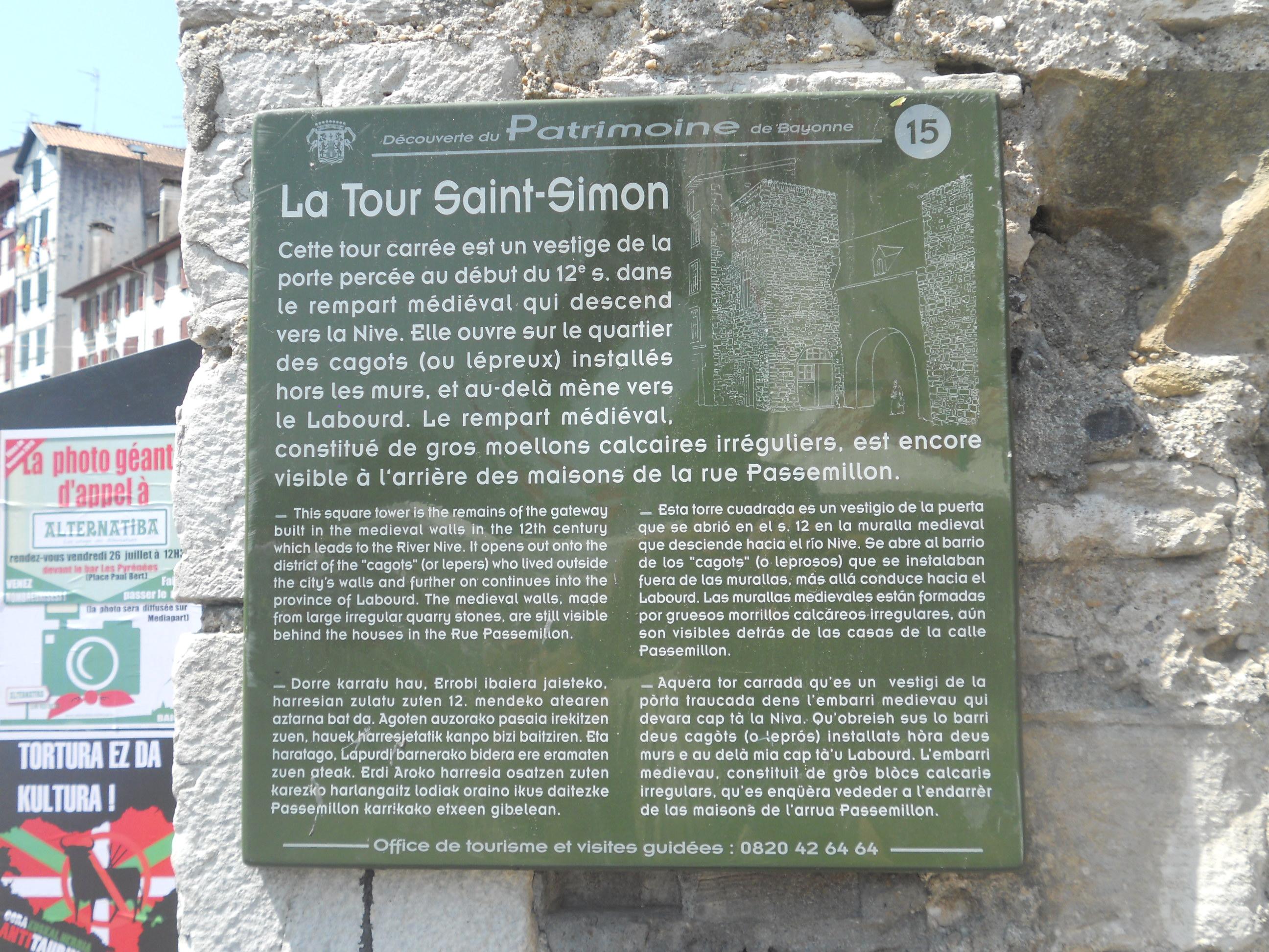 La tour  Saint-Simon, por Azzonzo