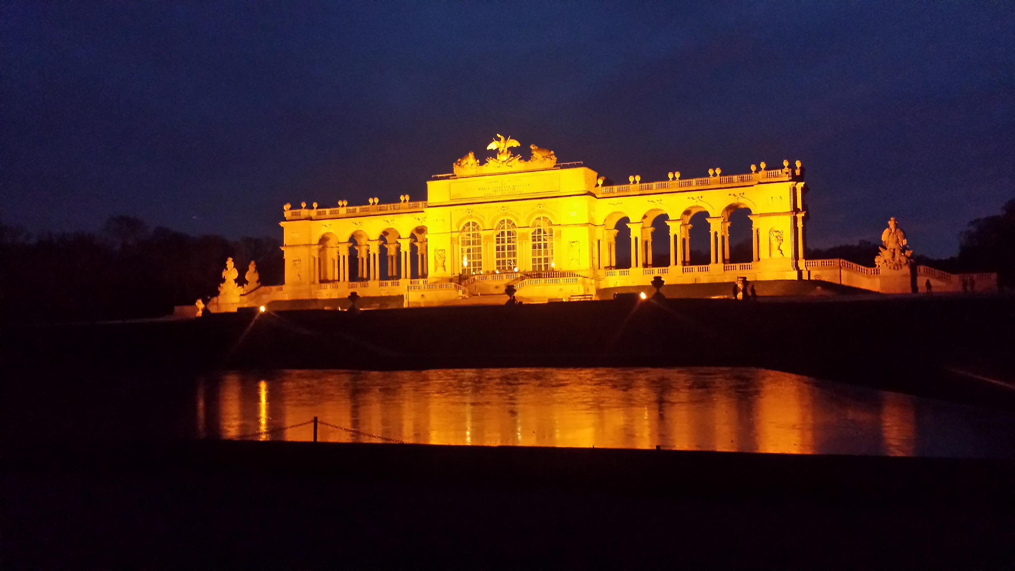 Schlosspark Schoenbrunn, por Zuzanna Miscikova
