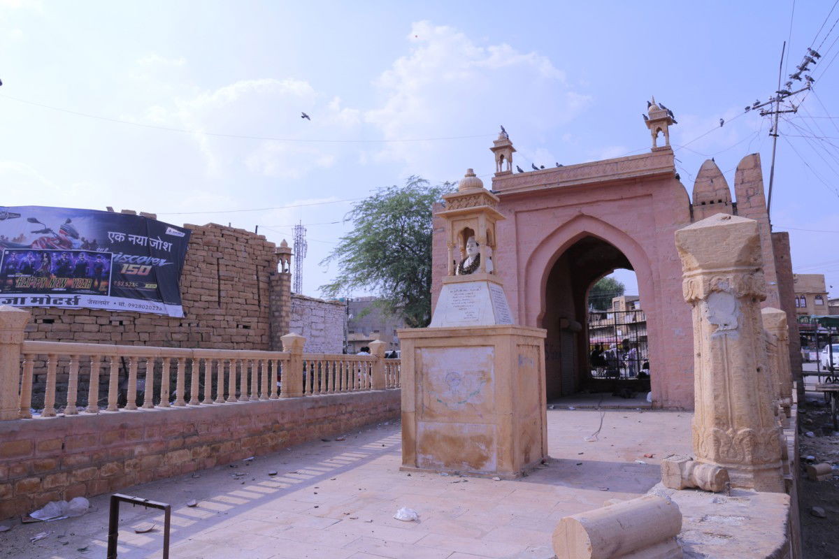 Mohangarh road Gate, por Marilo Marb