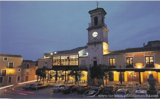 Plaza Mayor de Chinchilla de Montearagón, por Turismo Castilla La Mancha