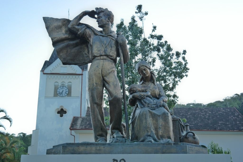 Monumento ao Colono Imigrante, por Leo Araújo