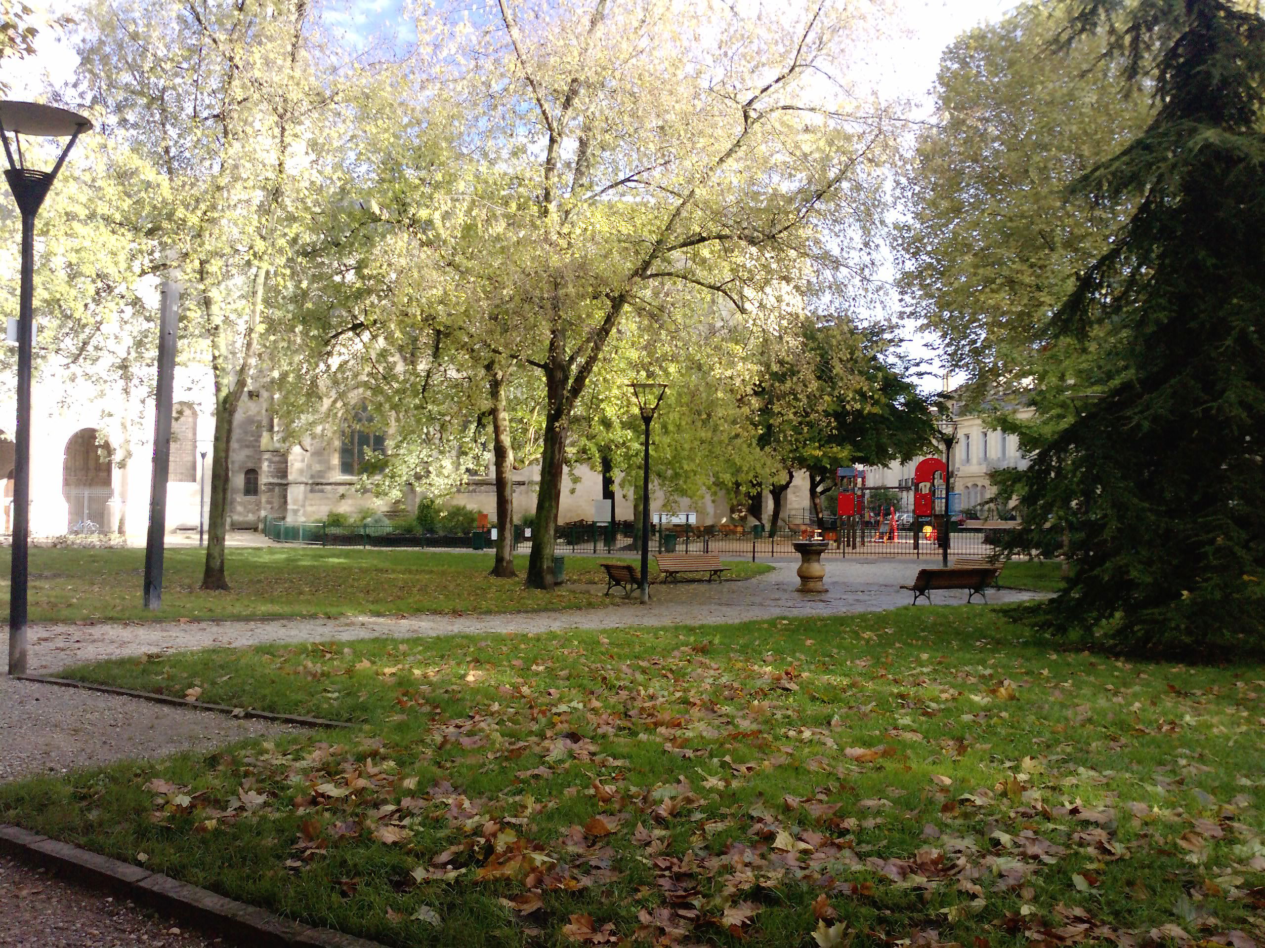 Place des Martyres de la Résistance, por Nina*