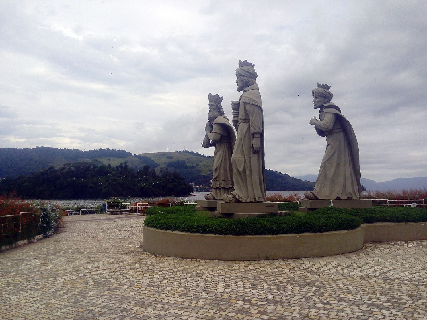 Estatua de los Reyes Magos, por Tribi Lin