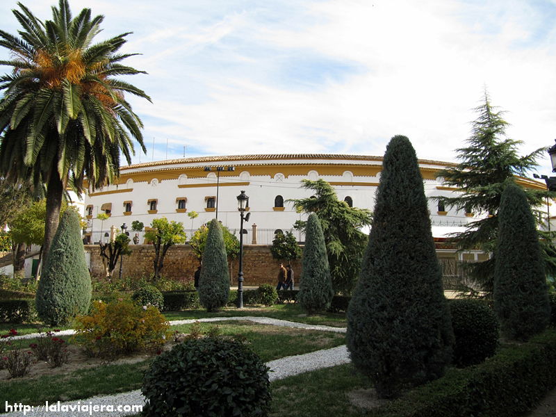 Plaza de Toros de Linares, por Lala