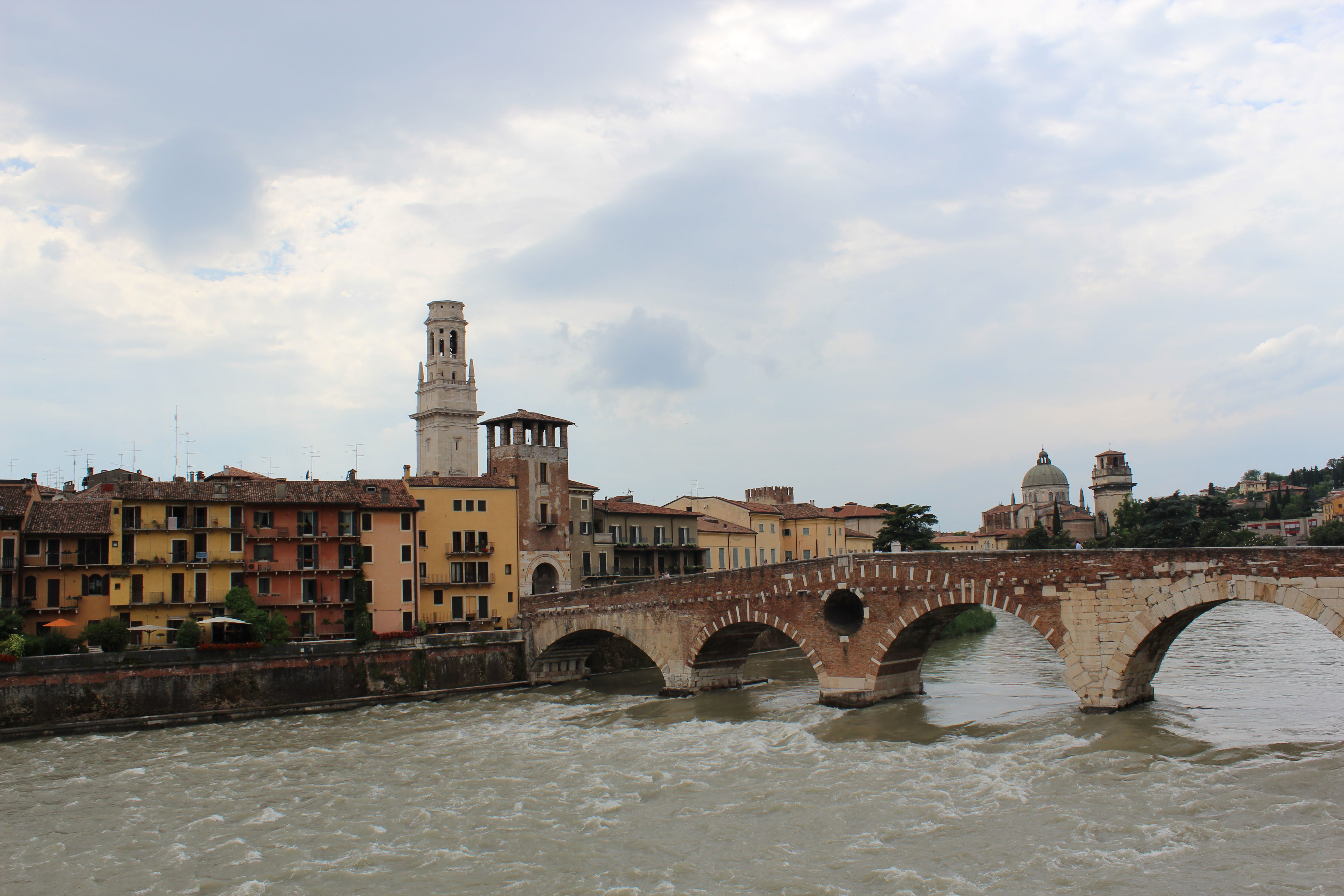 Ponte Pietra, por Nuria G