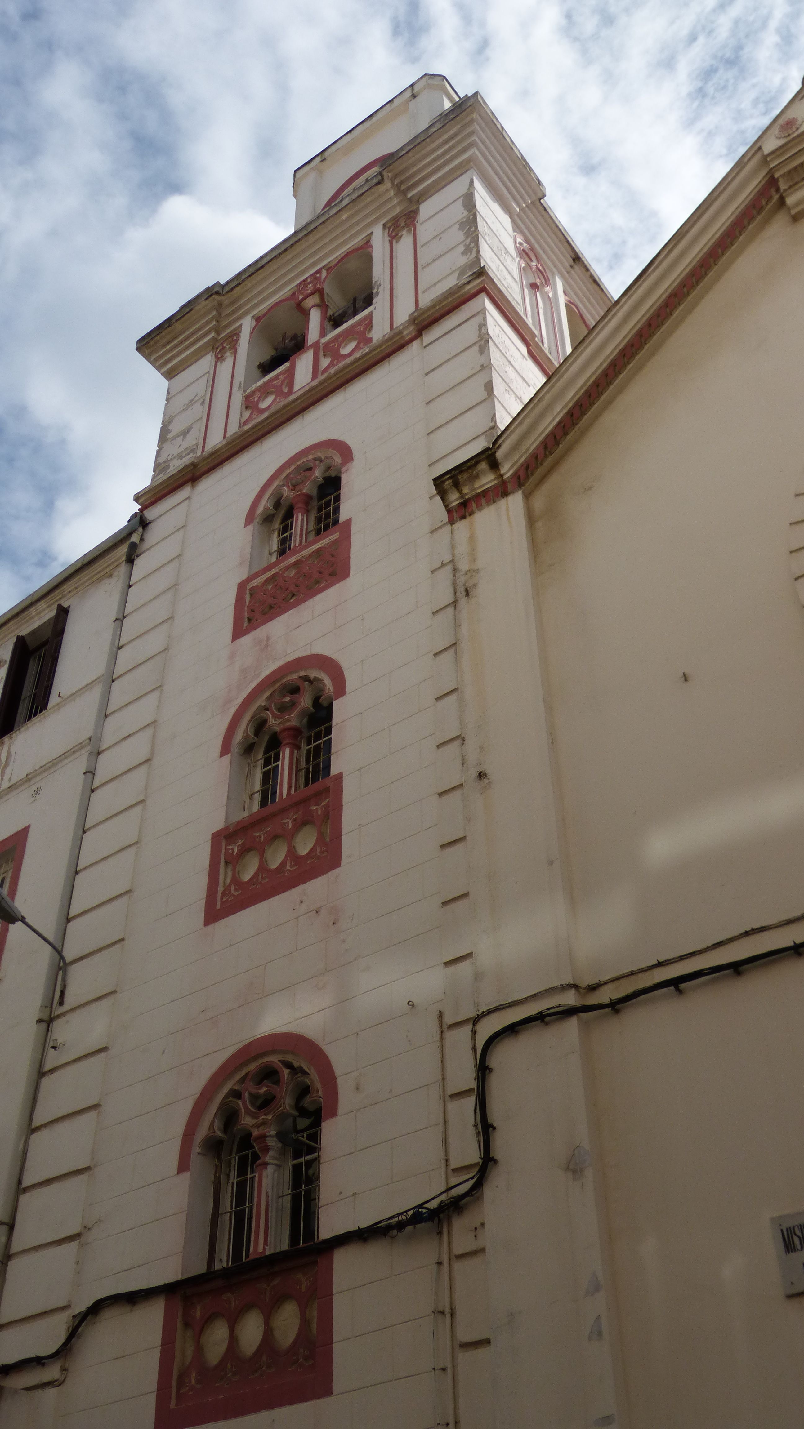 Iglesia Misión Católica, por MundoXDescubrir