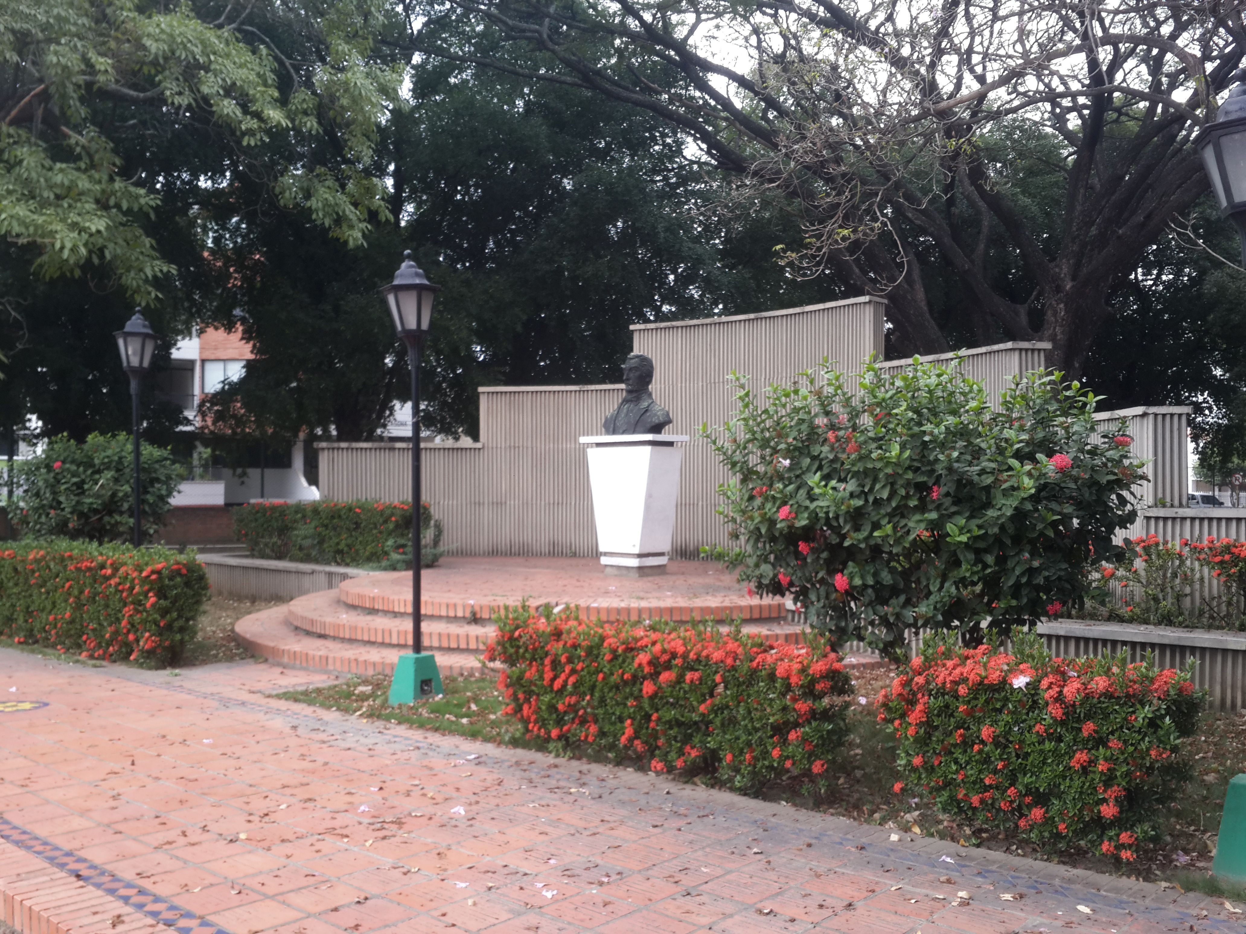 Busto a Francisco de Paula Santander, por César - Mochilero