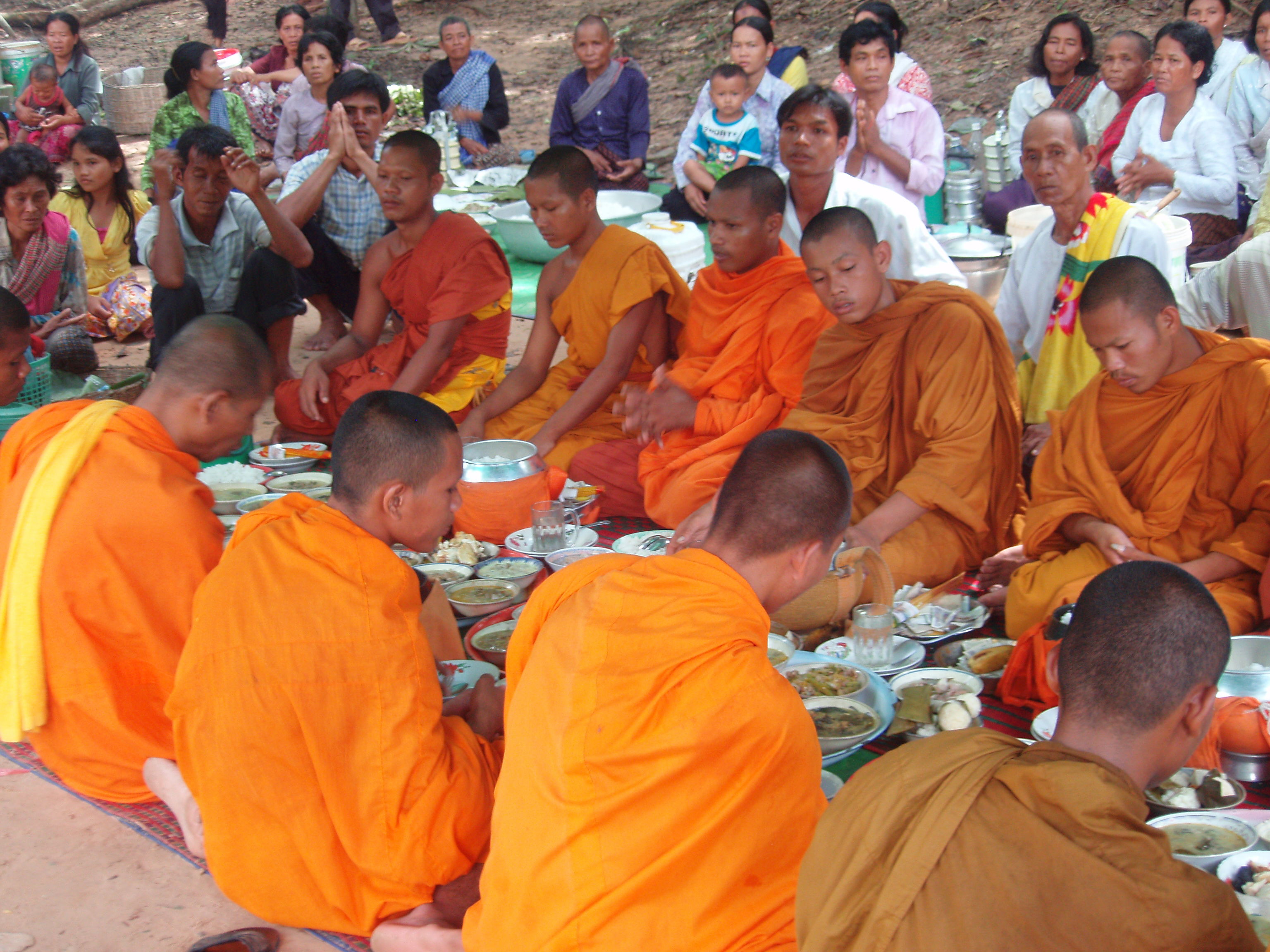 Ceremonias budistas en Angkor, por miguel a. cartagena