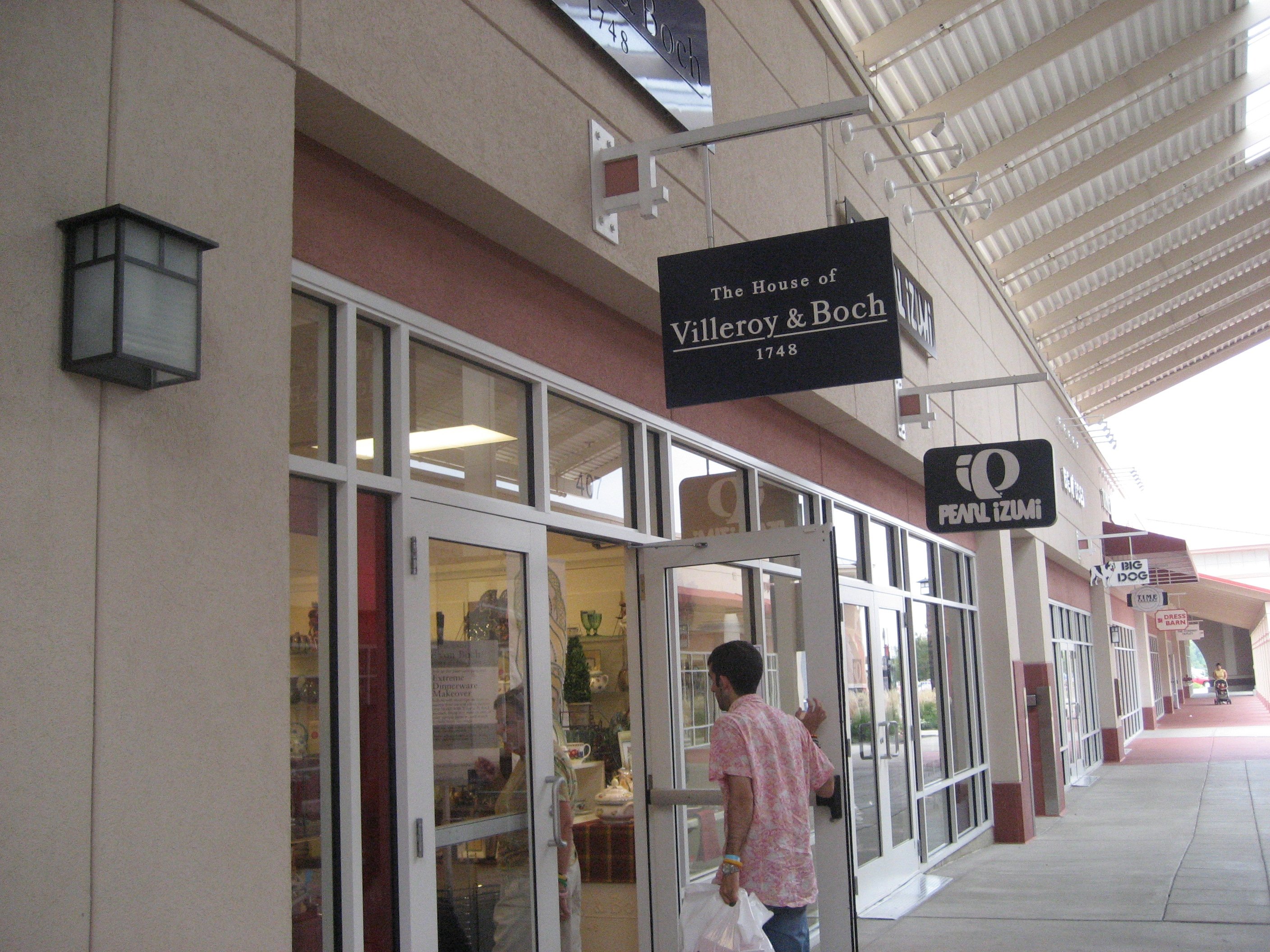 Chicago Premiun Outlets in Aurora: 2 reviews and 7 photos