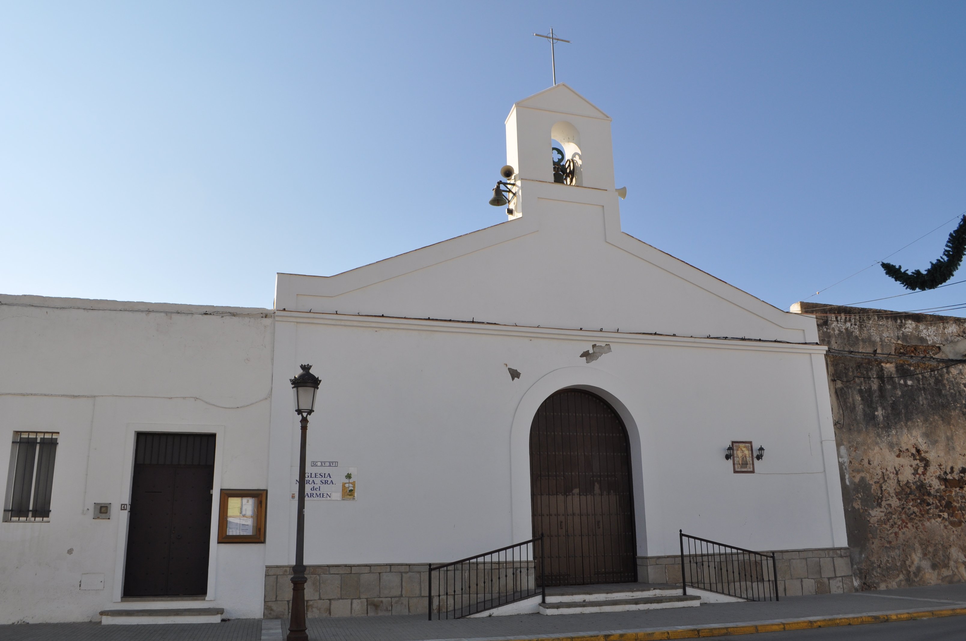 Iglesia Parroquial Nuestra Señora del Carmen en Zahara de Los Atunes: 1  opiniones y 9 fotos