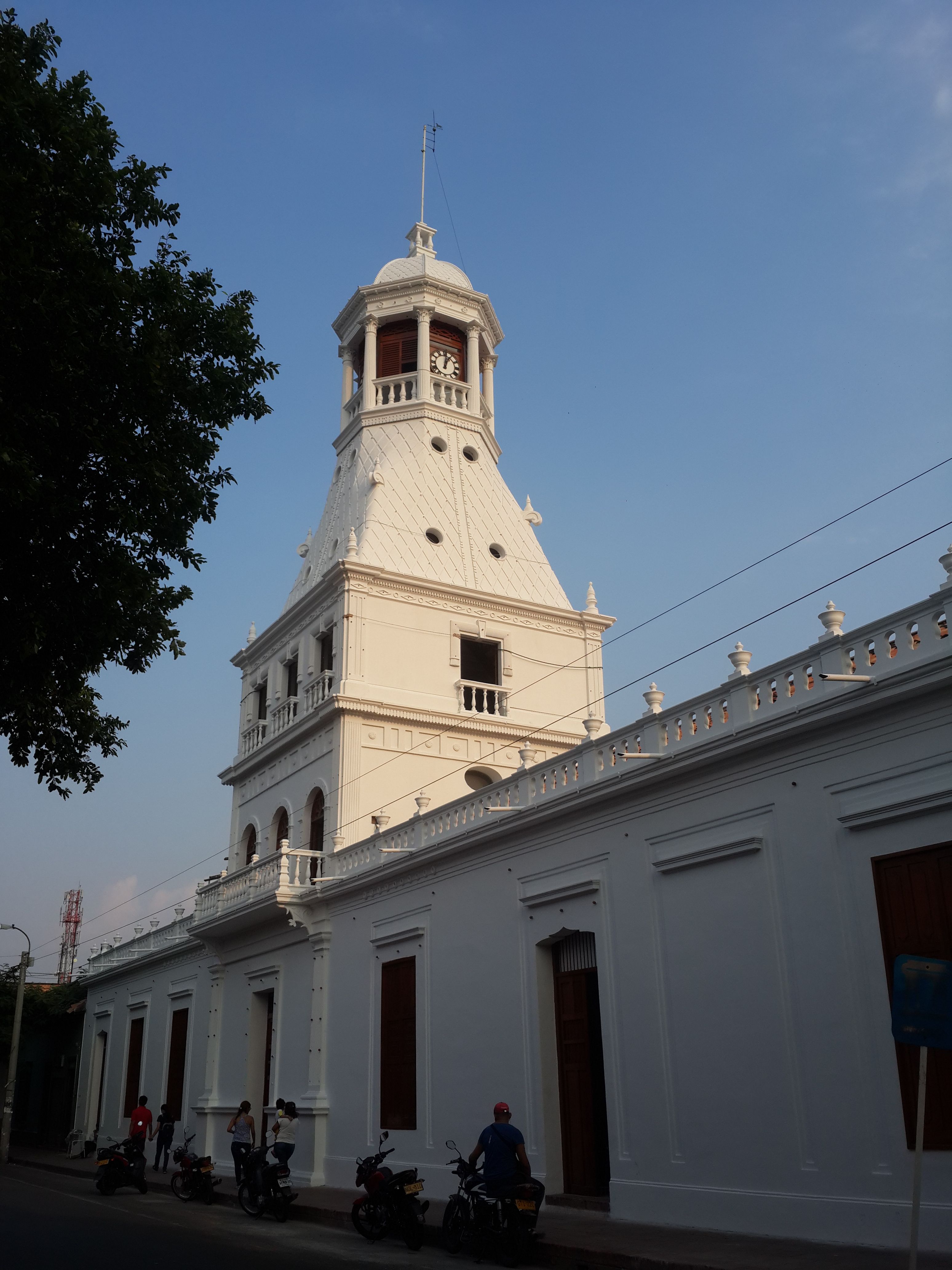 Torre del Reloj de Cúcuta, por César - Mochilero