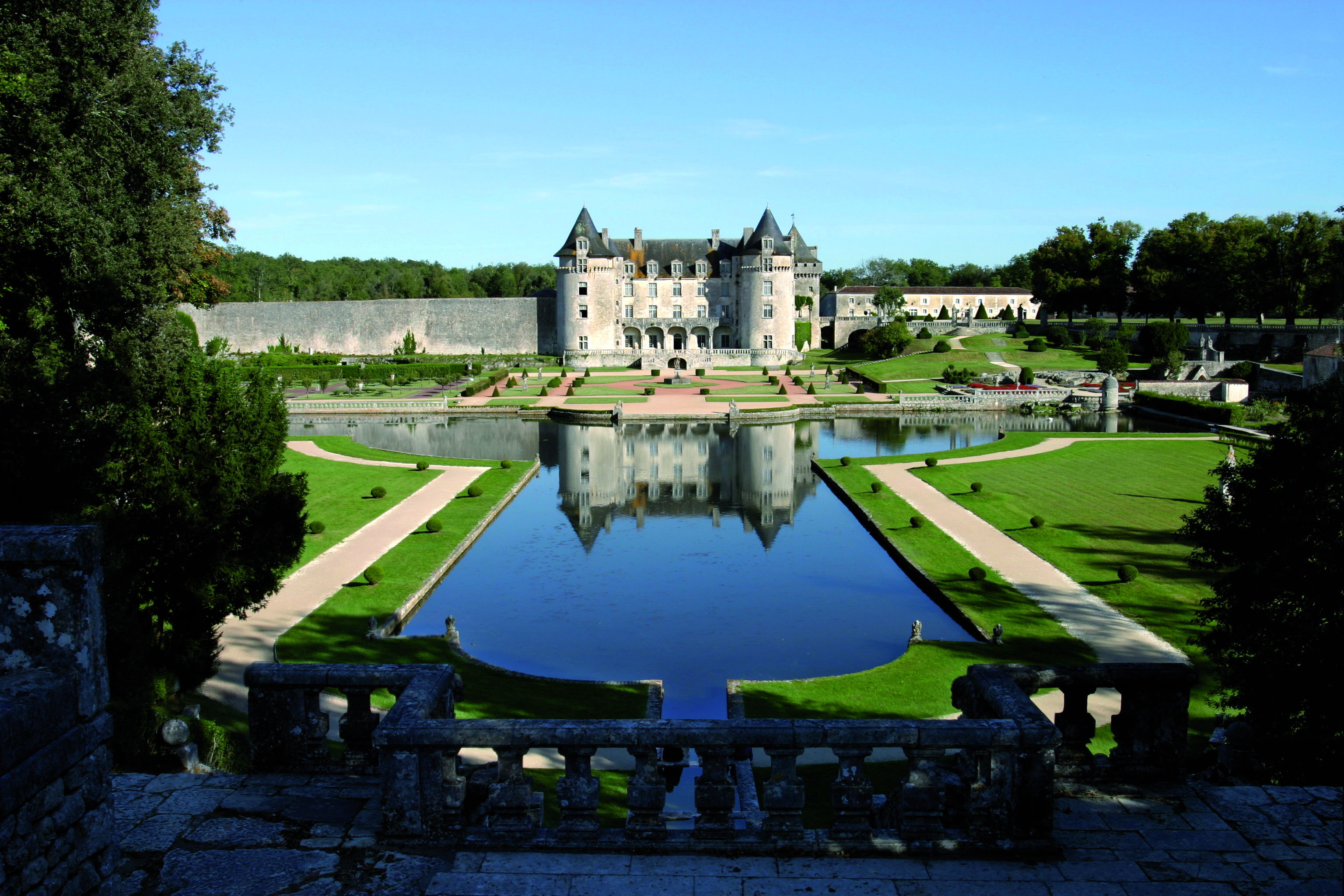 Castillo de la Roche-Courbon, por Poitou-Charentes