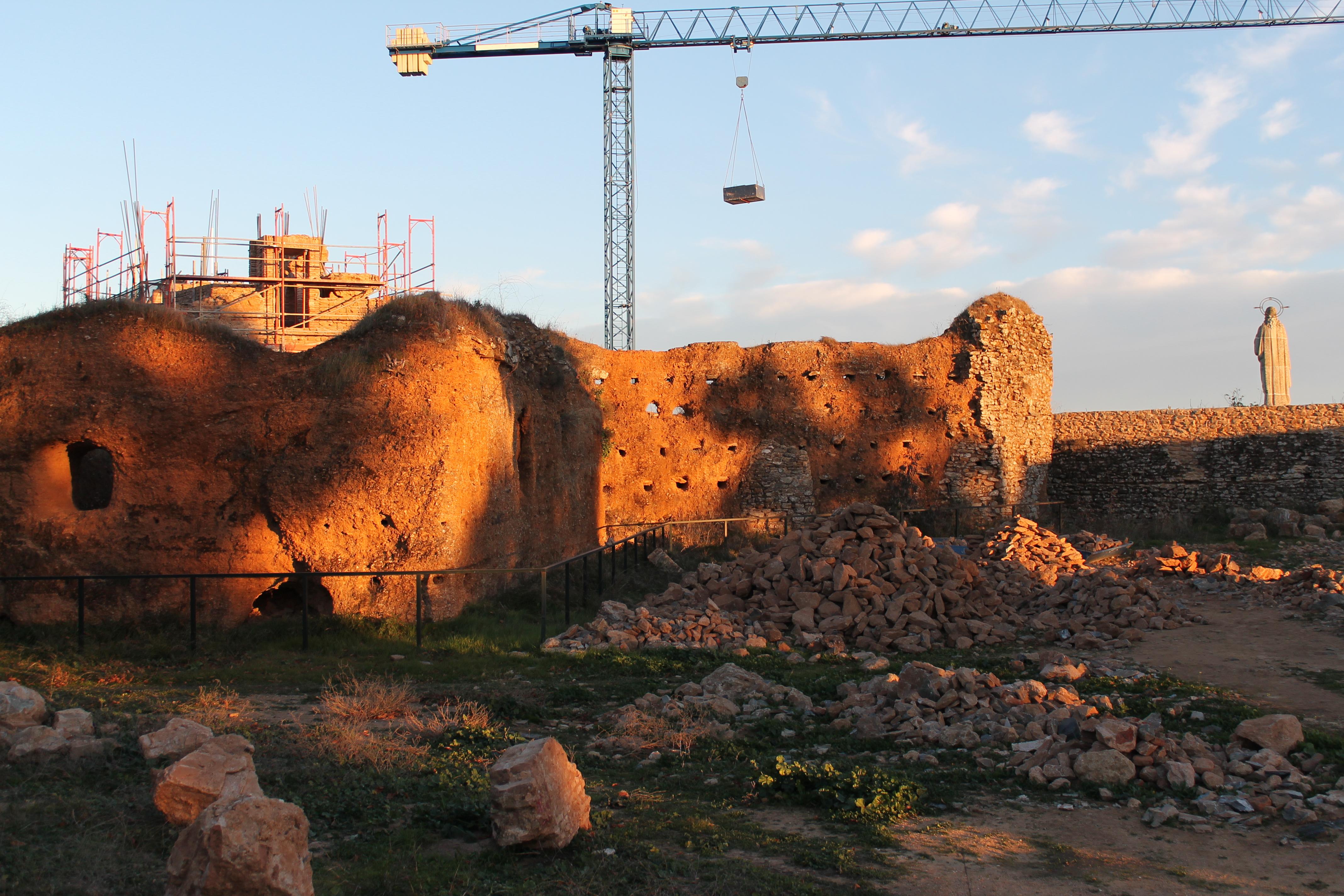 Castillo de Constantina, por Zé Pequeña