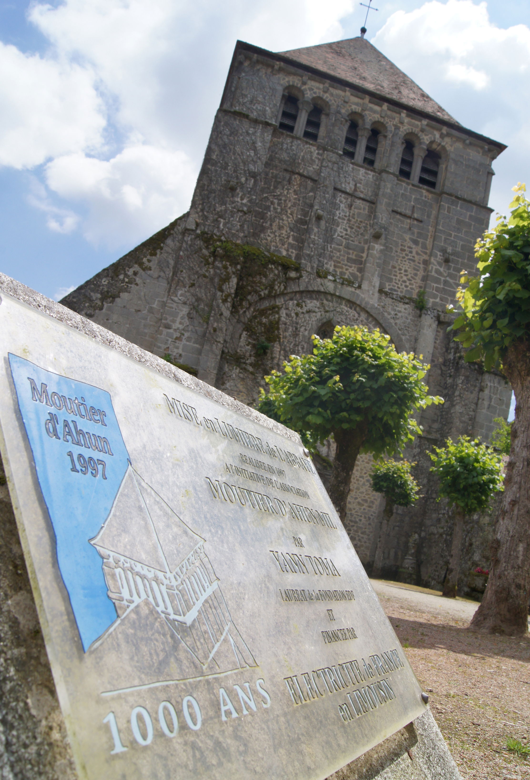 Abadía de Moutier d'Ahun, por Philippe Trzebiatowski