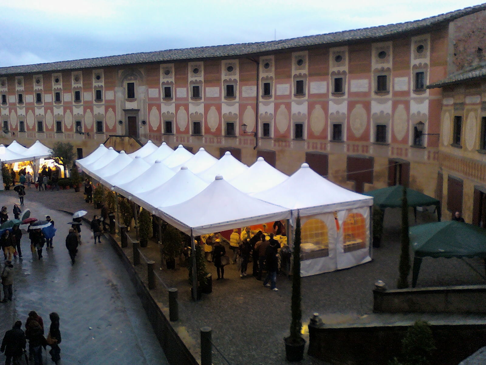 Feria Mercado de la Trufa Blanca, por Azzonzo