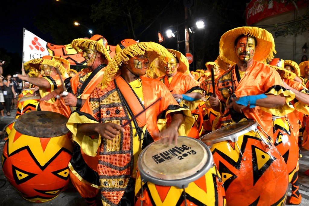 Desfile de Llamadas de Candombe, por Adriana Arias Simonovis