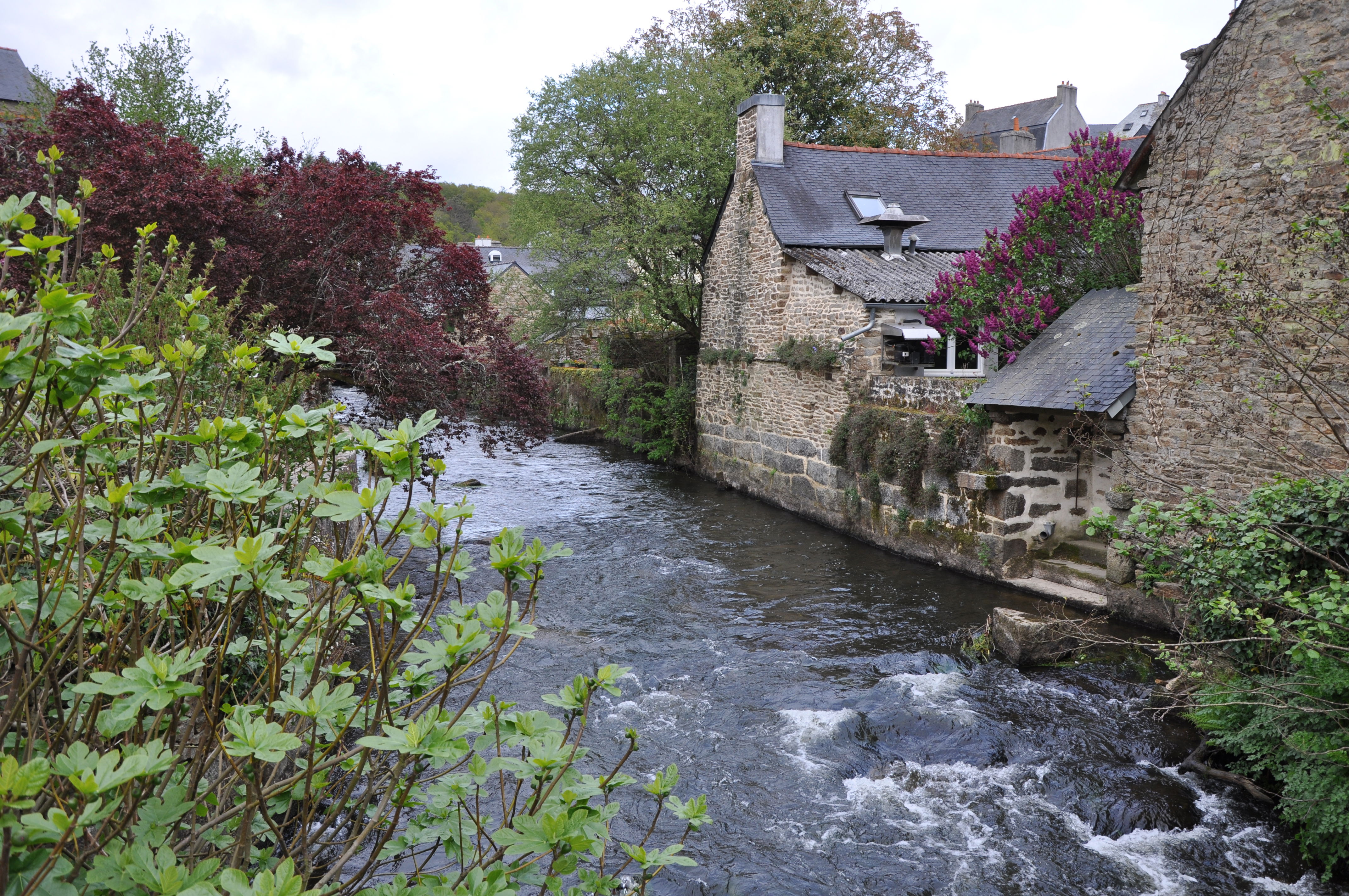 Paseo Xavier Grall, Pont Aven, Francia, por Sophie & Yannick