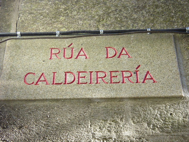 Rúa Calderería, por Reconquista