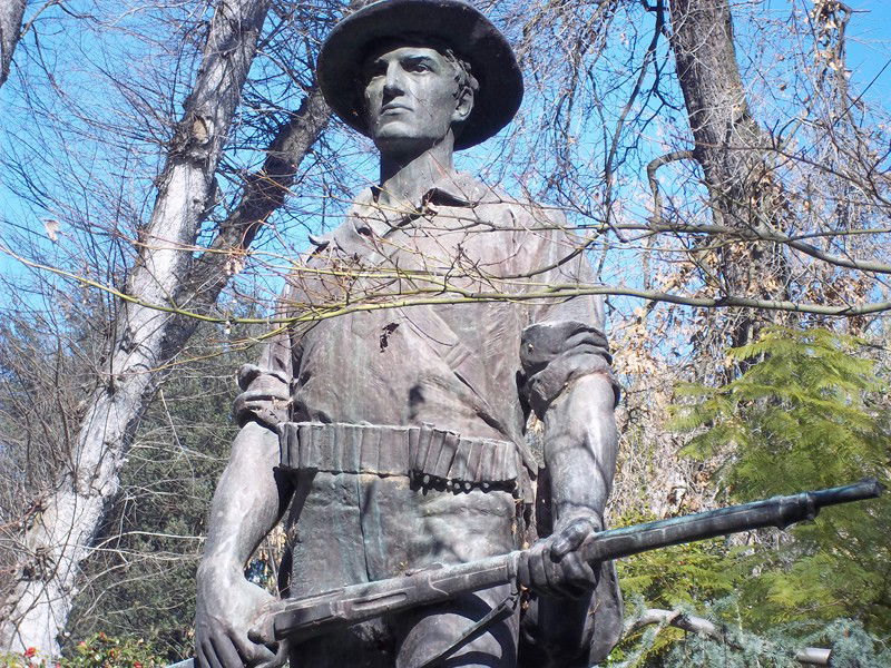 Estatua The Hiker, por Antoine D'Audigier