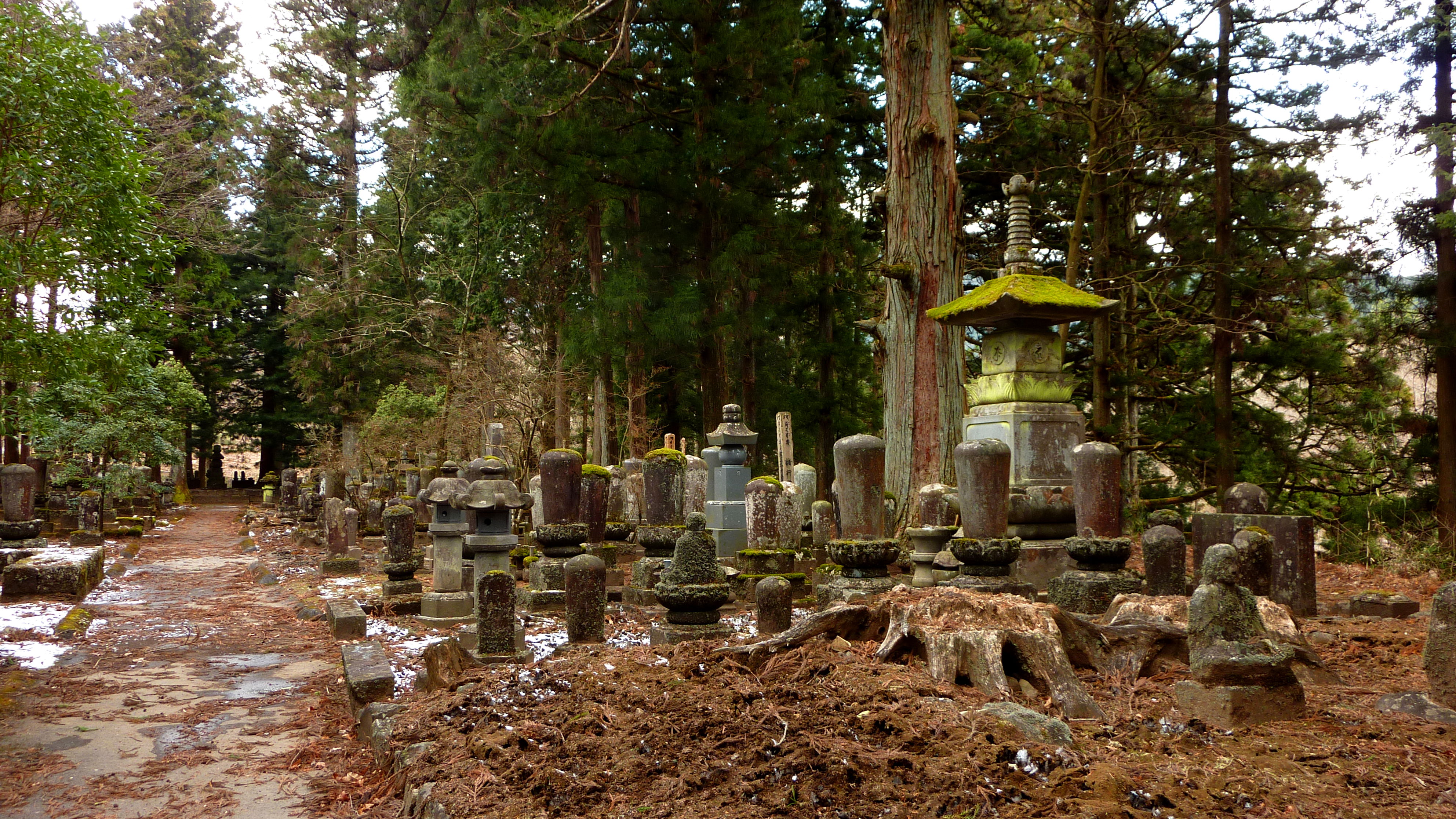 Cementerio en Kanmangafuchi, por María Alba