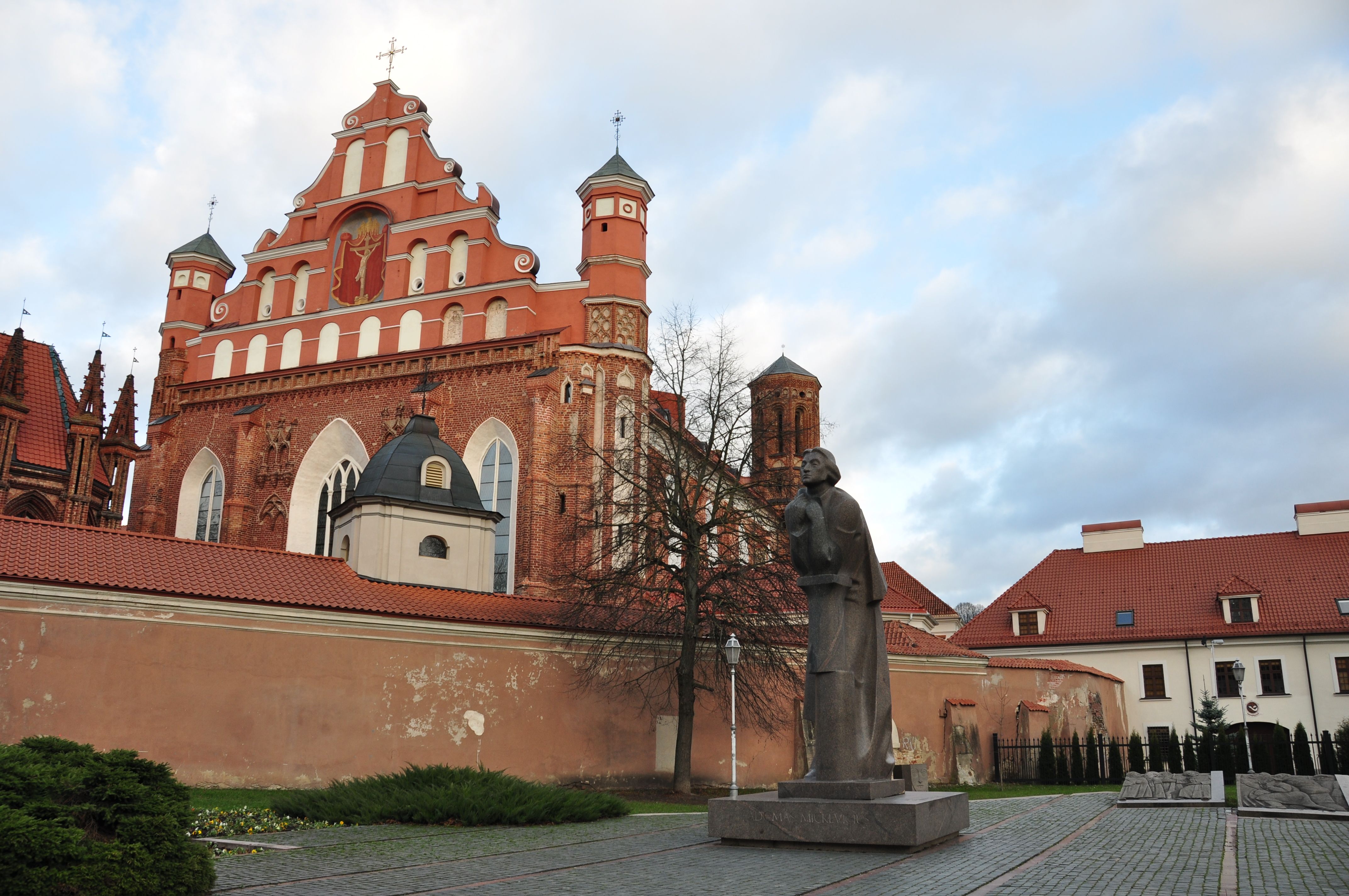 Monumento a Adam Mickiewicz, por Kris por el mundo
