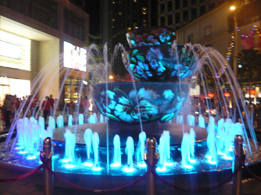 Fuente de cristal del Centro Comercial Pavilion, por David Lopez