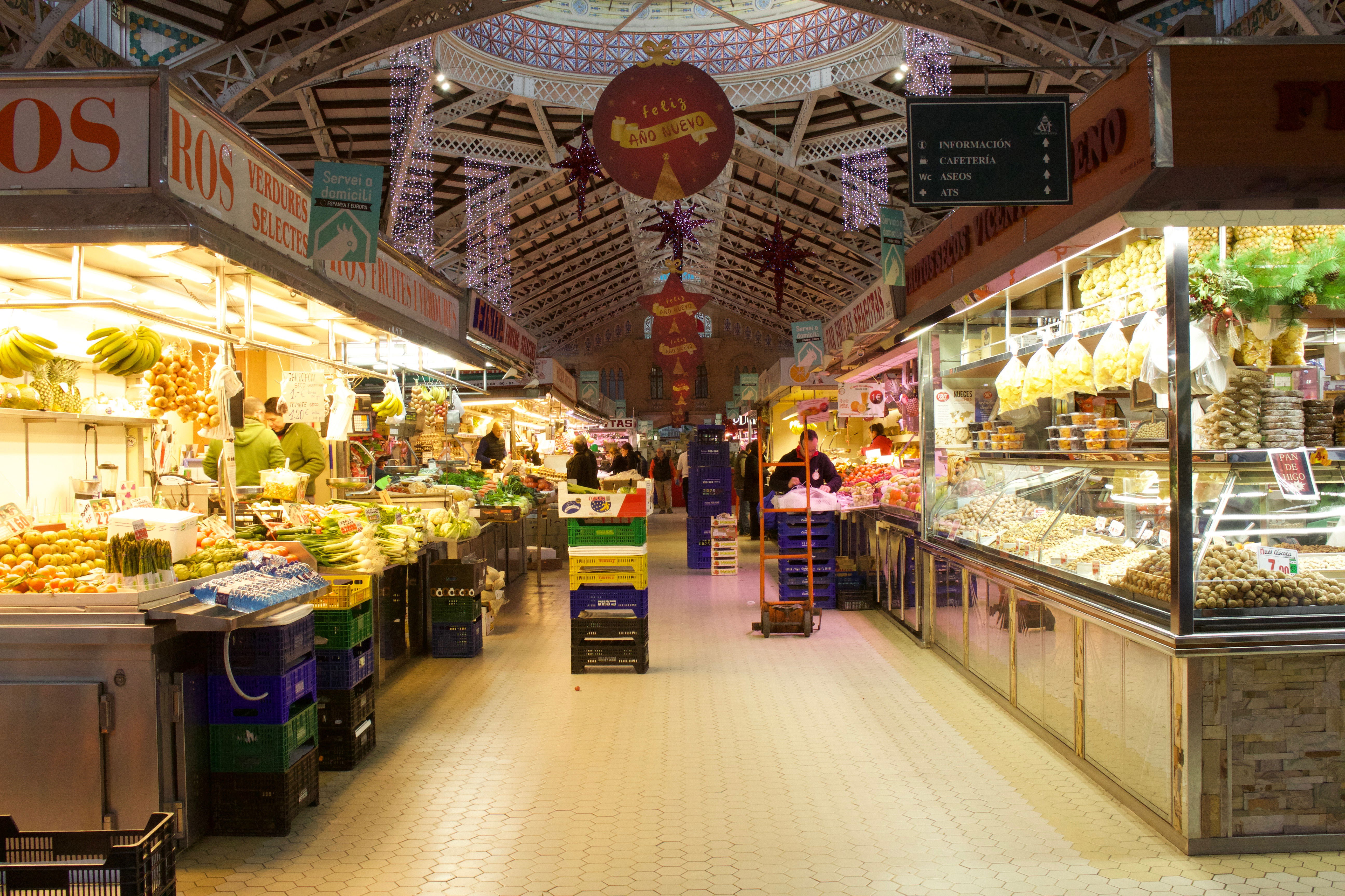 Descubre los vibrantes mercados en Valencia que no te puedes perder