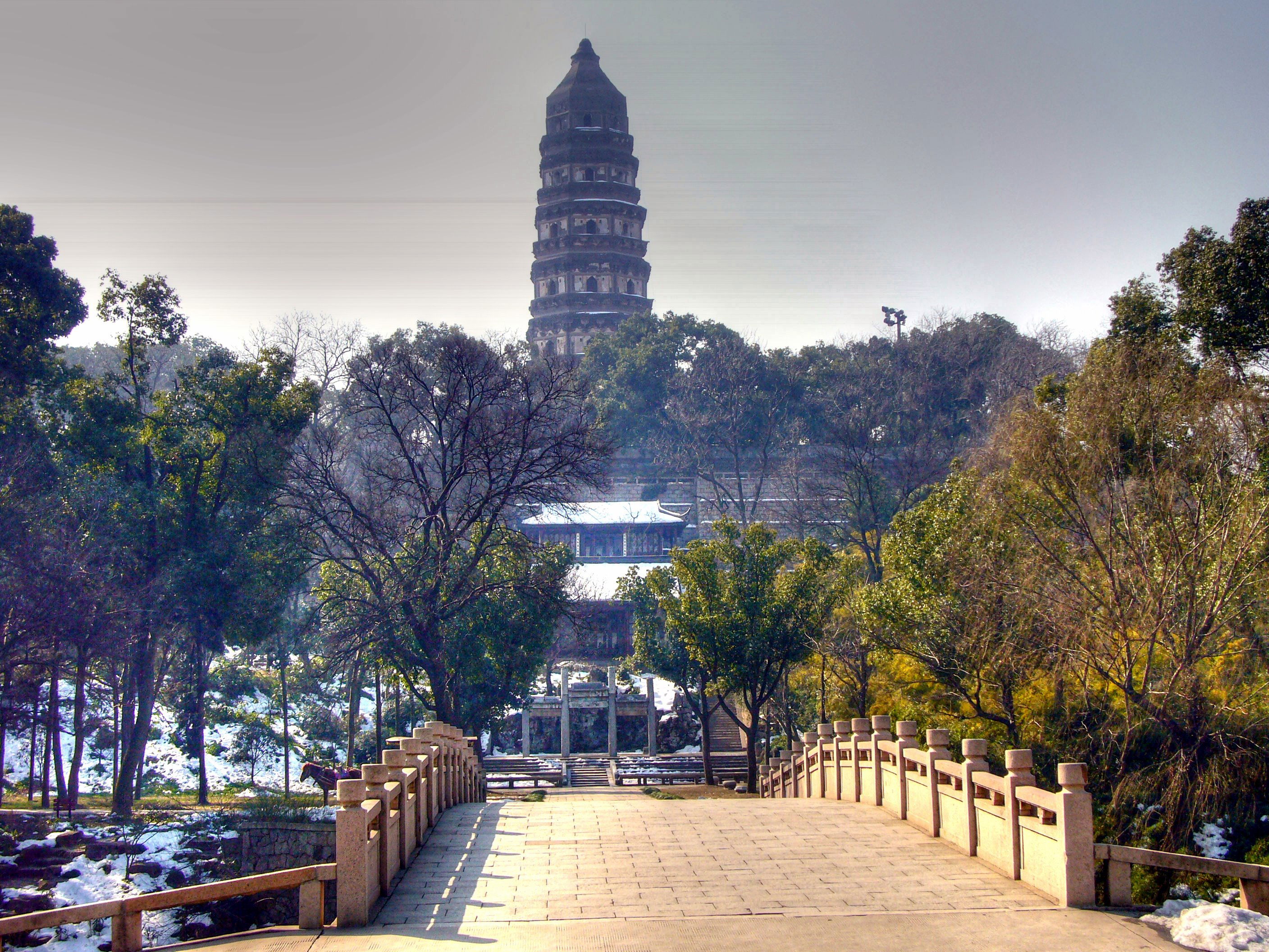 La Colina del Tigre y la pagoda inclinada, por Rodrigo Nieto
