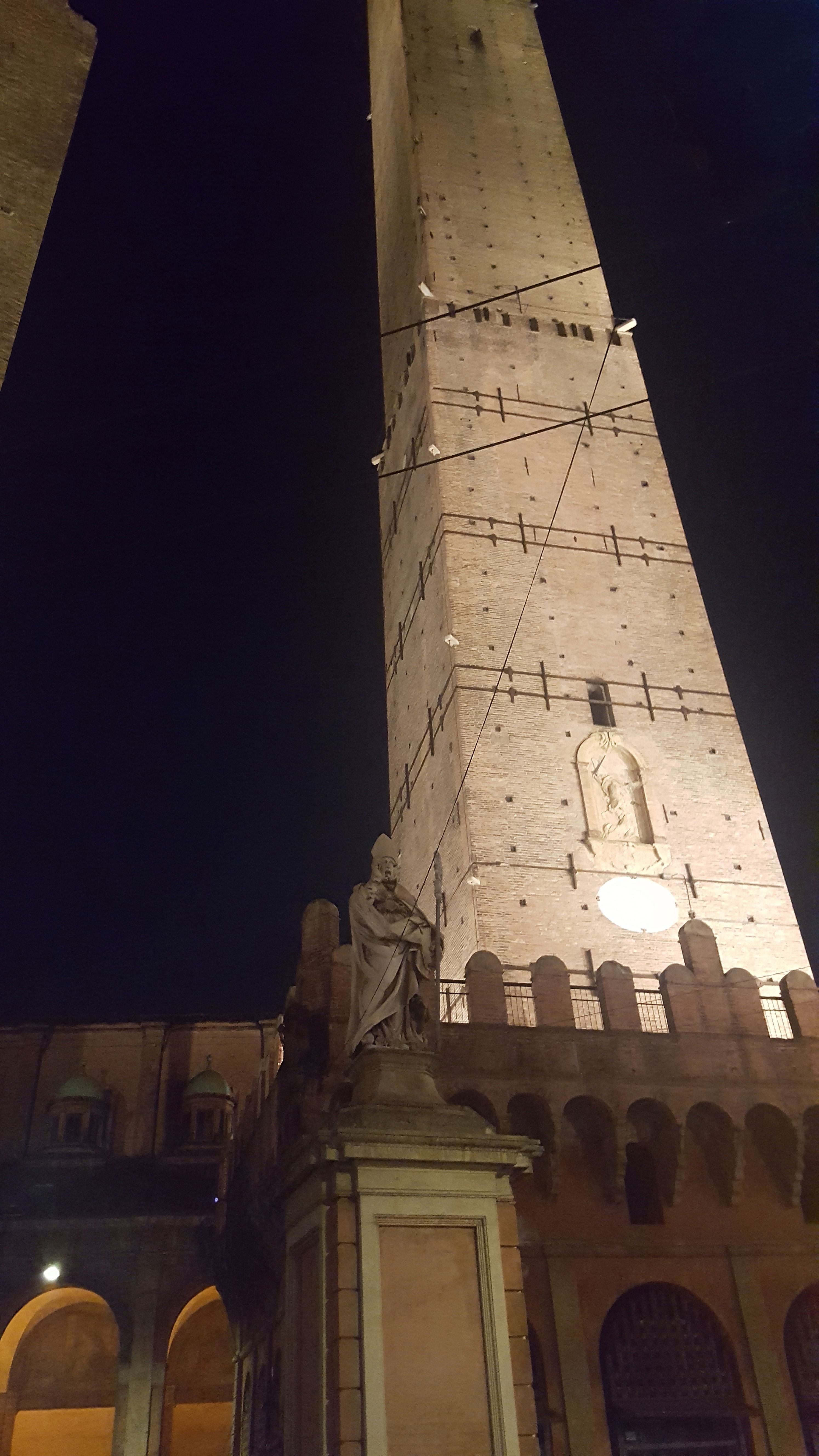 Monumentos históricos en Bolonia que cuentan la historia de una ciudad vibrante