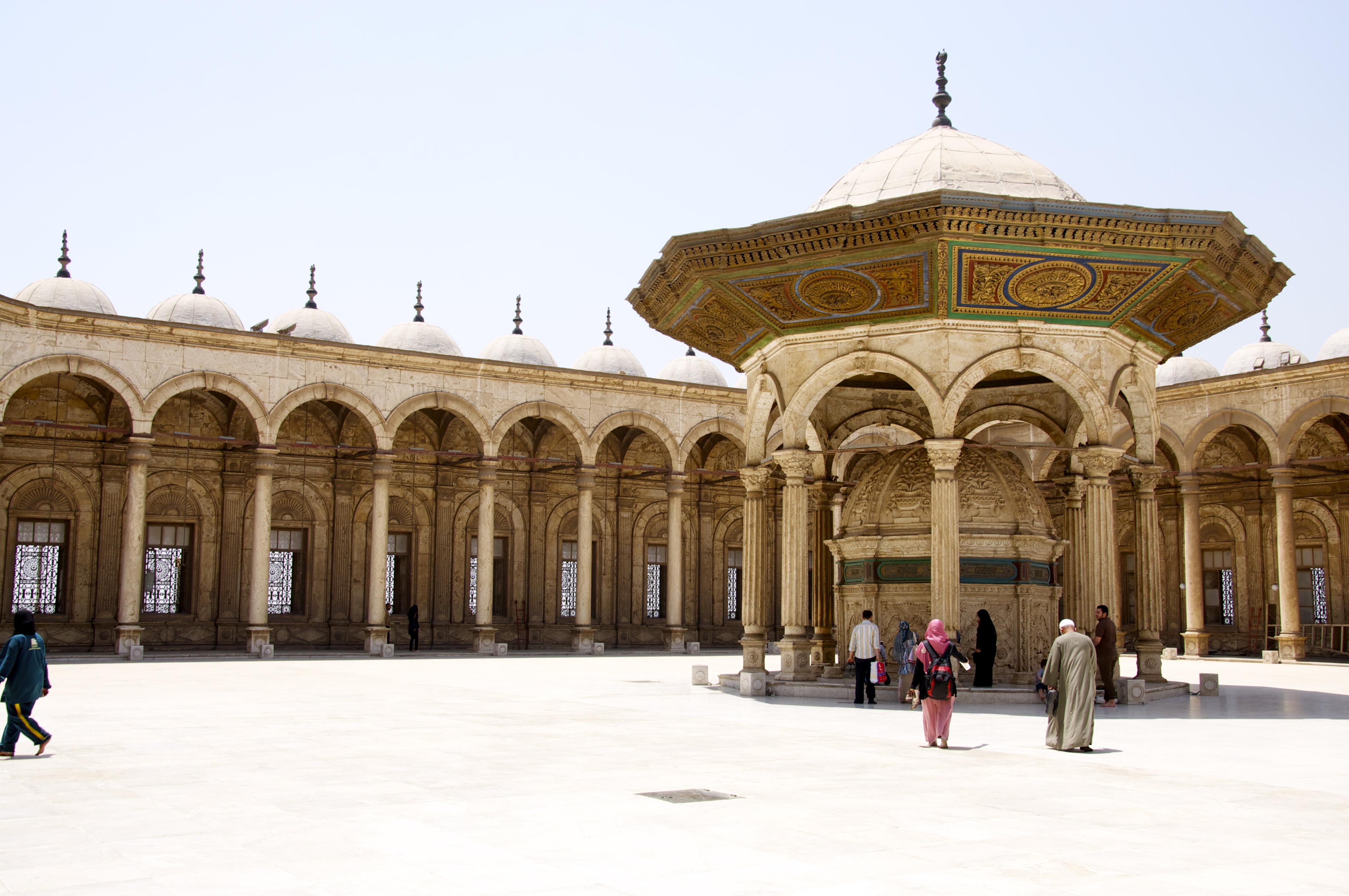 Mezquitas en El Cairo: un viaje espiritual por el corazón de Egipto