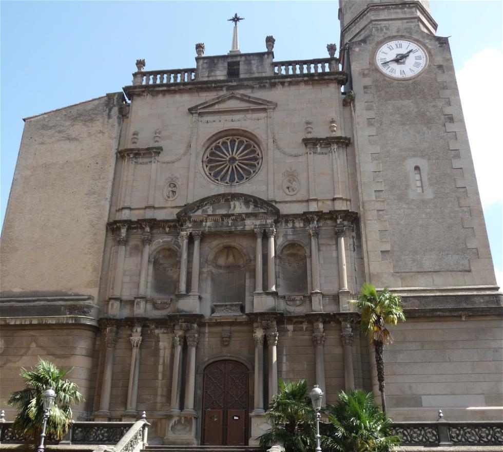 Iglesia de Sant Esteve, Olot en Olot: 2 opiniones y 6 fotos