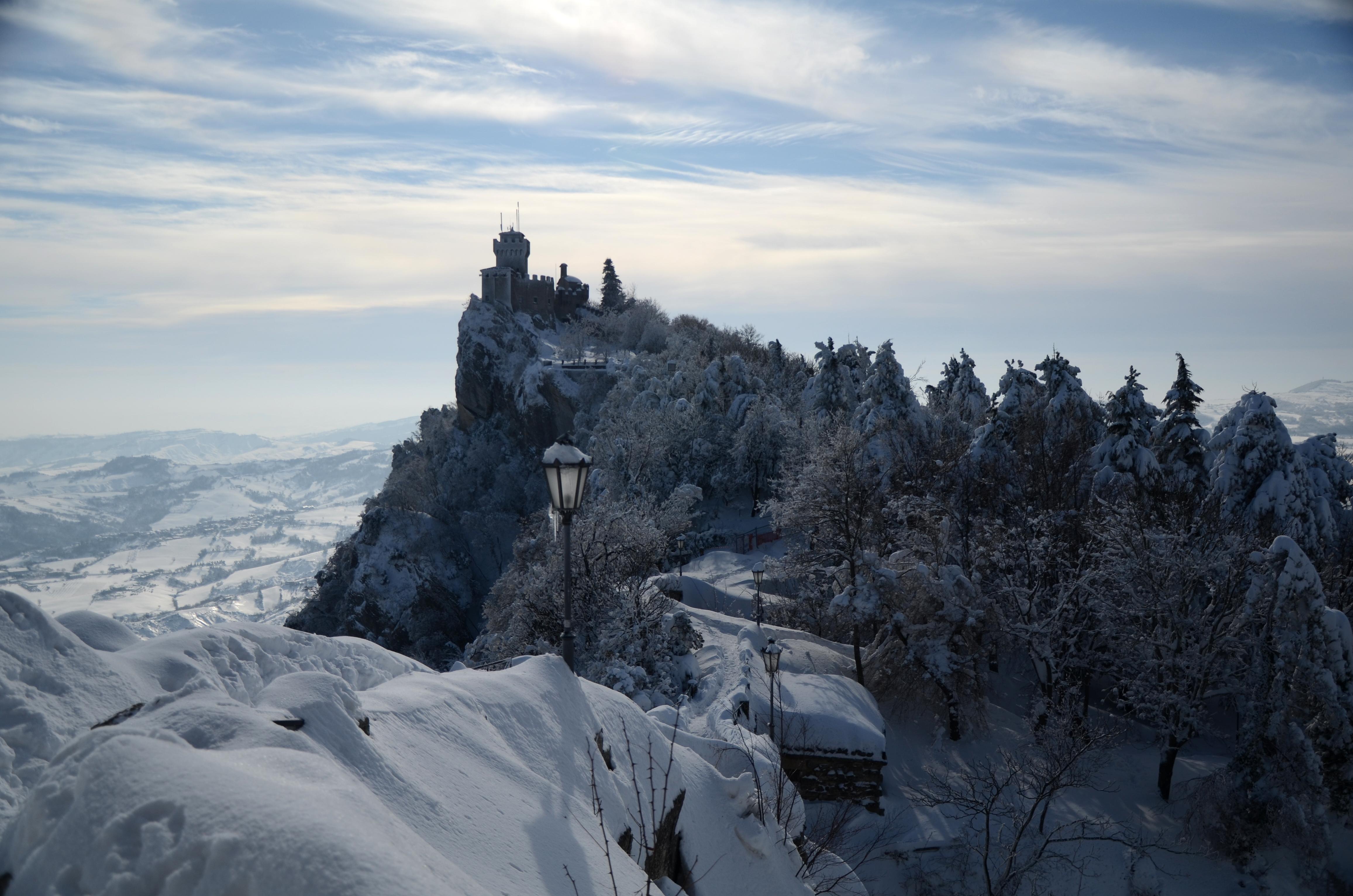 Descubre los monumentos históricos de San Marino y su legado cultural