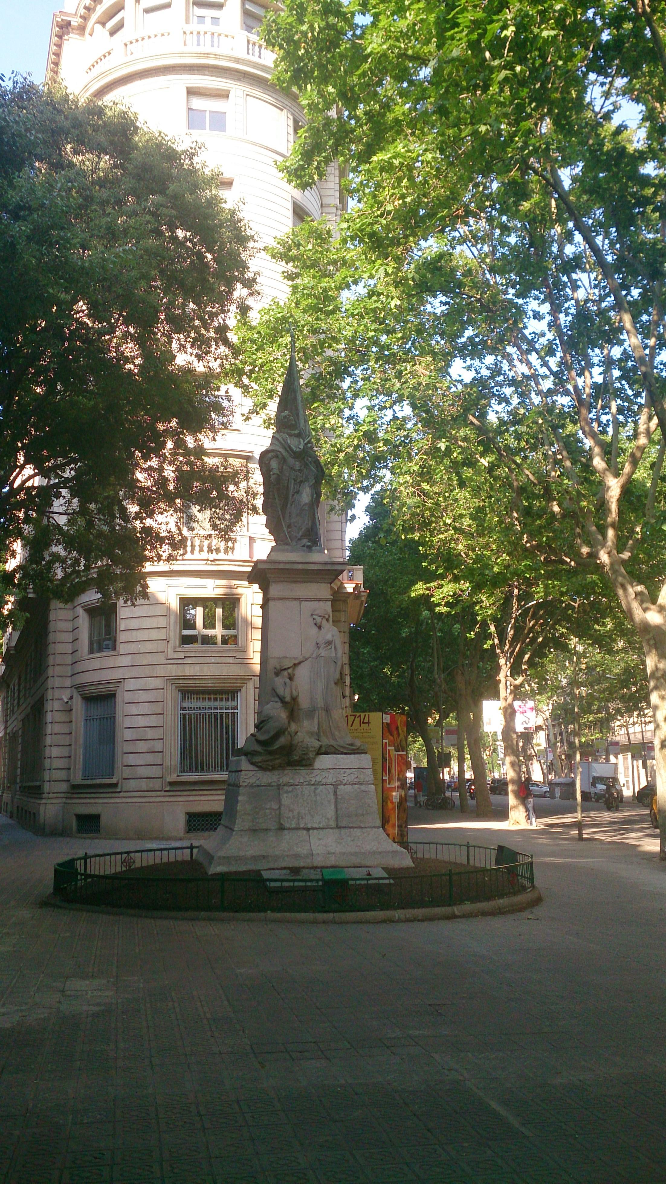 Monumento a Rafael Casanova, por Marie & Matt