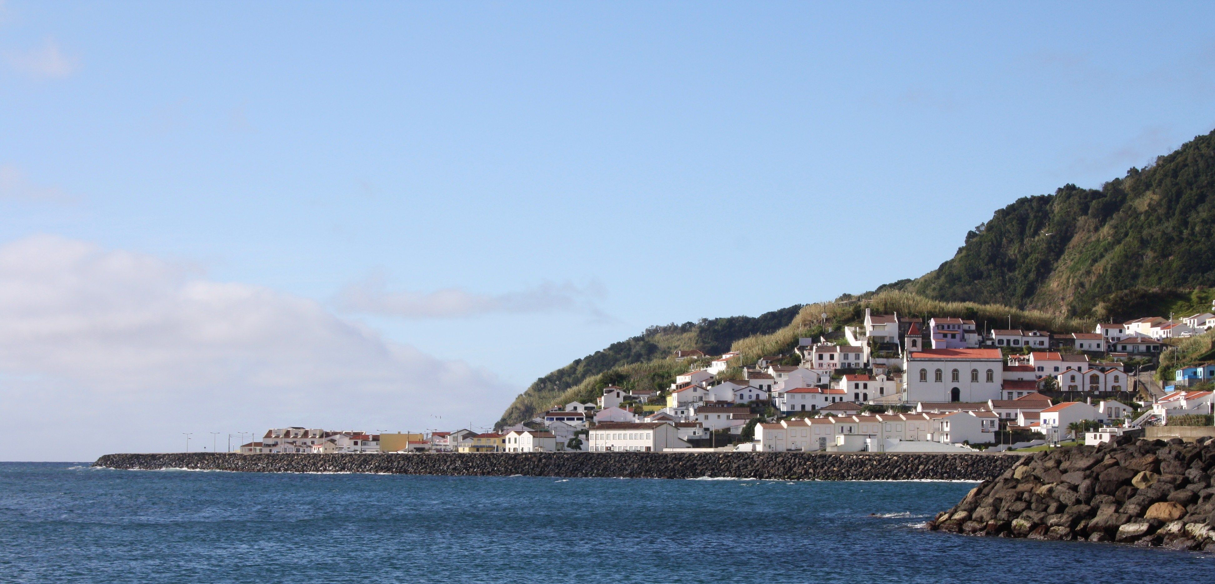 Porto de Pescas da Ribeira Quente, por Patrícia Veludo