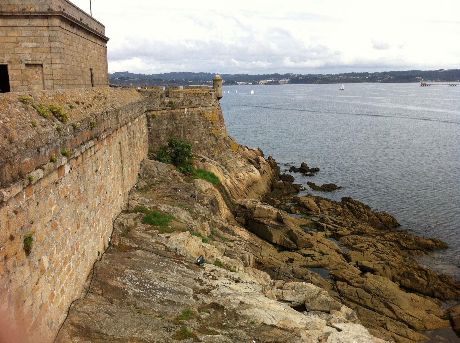 Castillo De San Antón, por Jose Maria Gonzalez Gomez