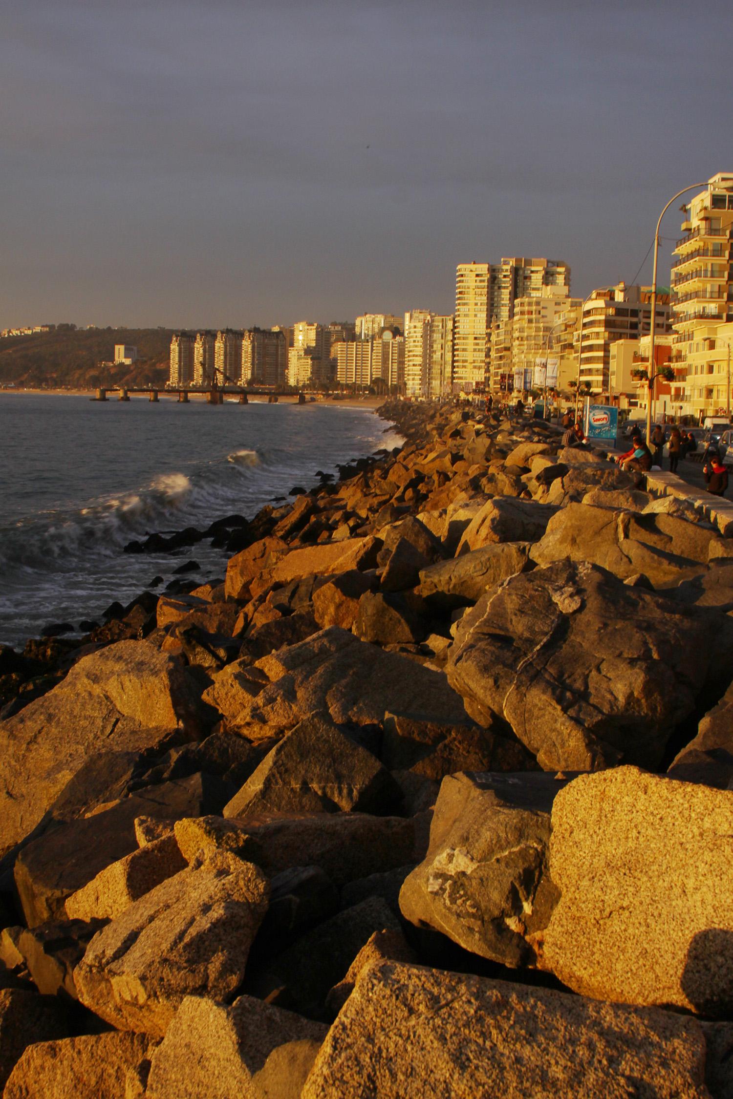 Atardecer en la Avenida Perú, por Tribi Lin