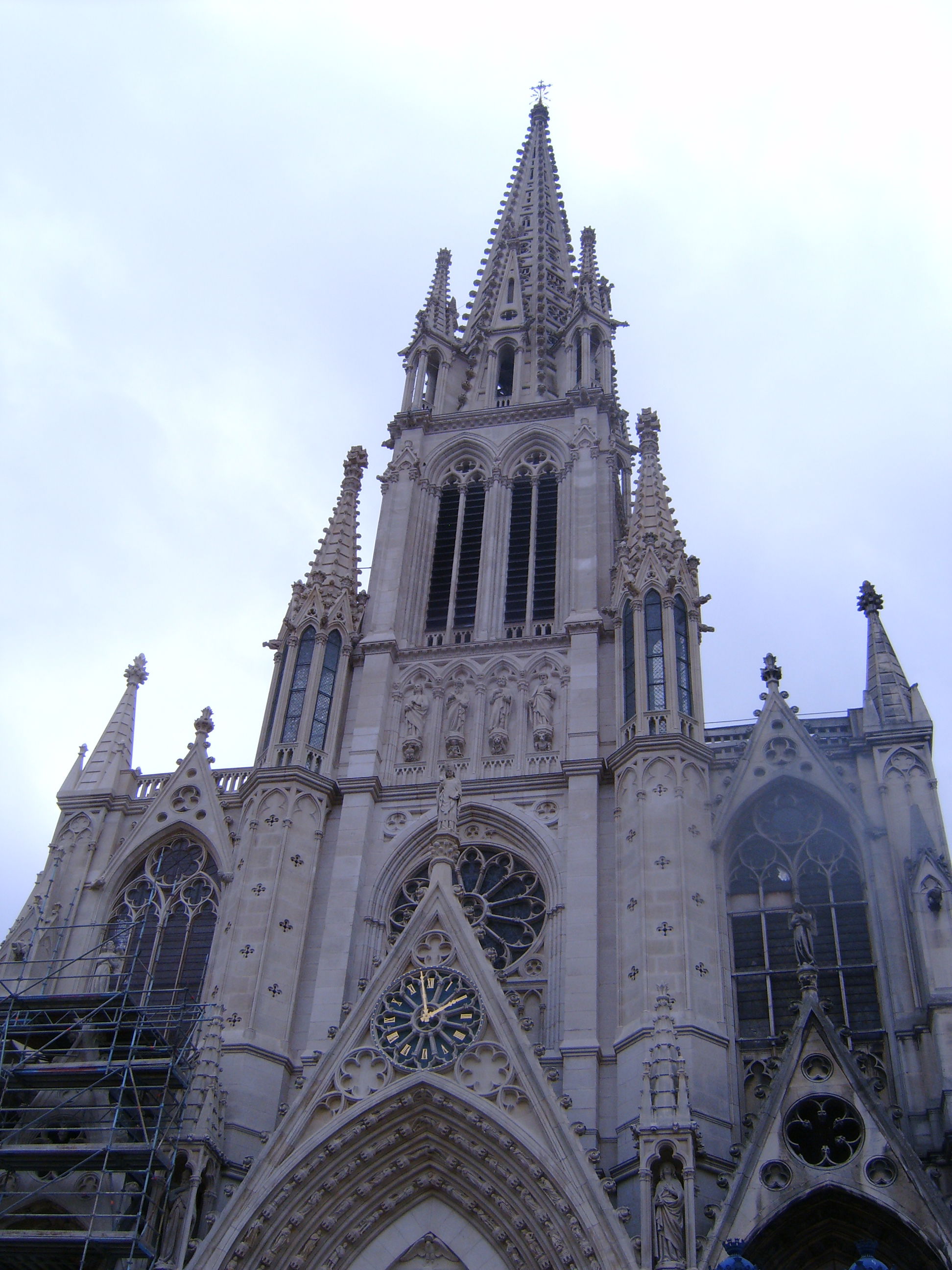 Basílica Saint-Epvre, por Emeline Haye