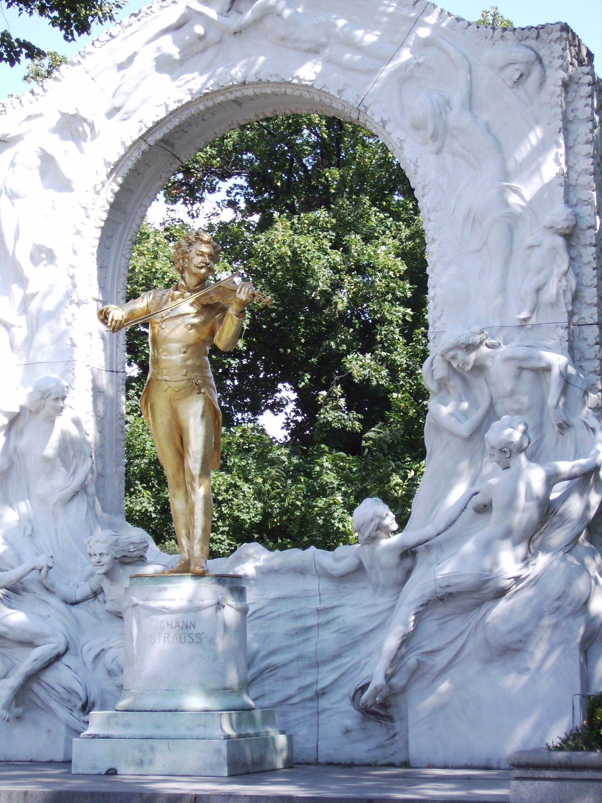 Estatua de Johann Strauss, por Taurie