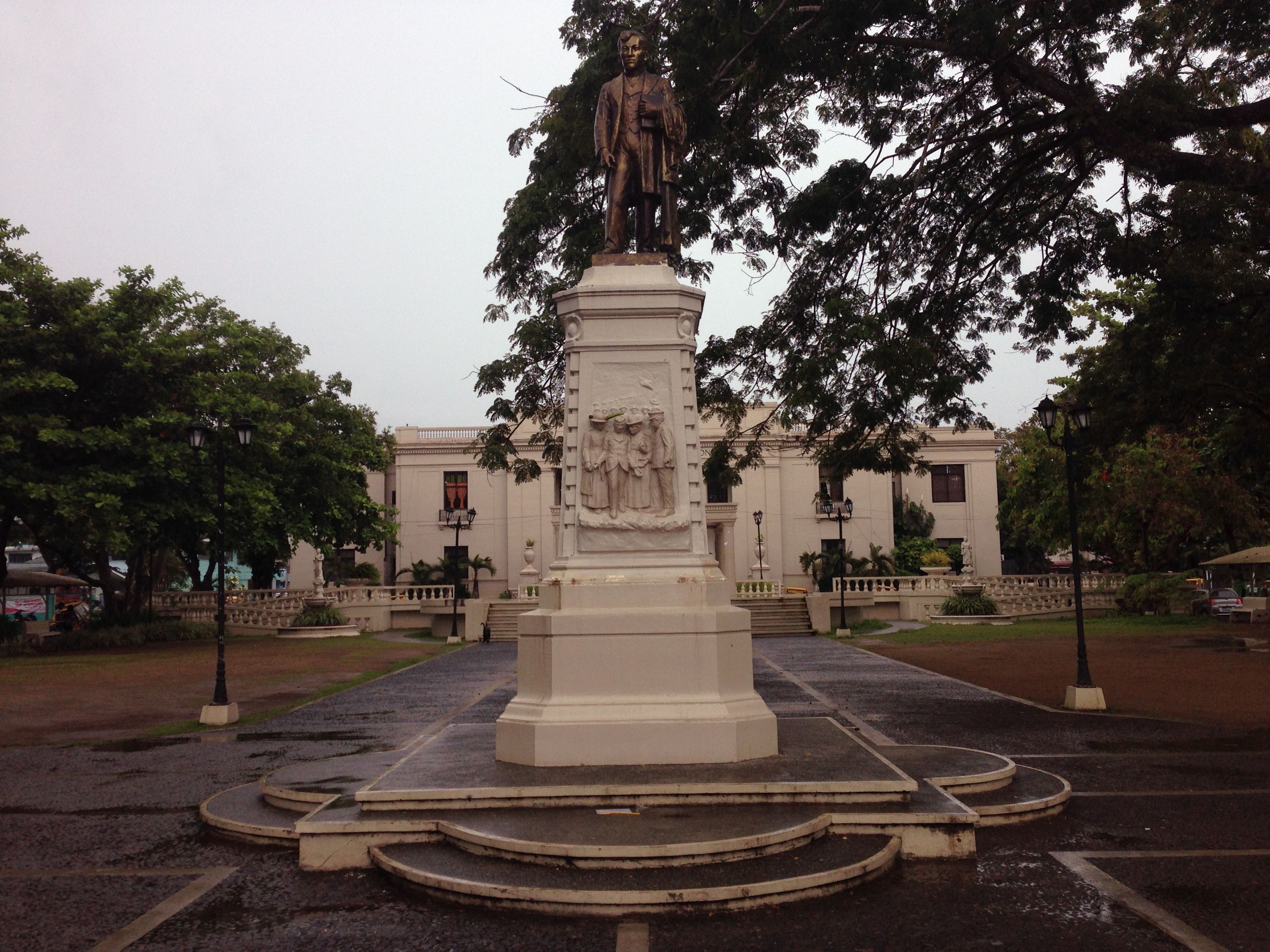 Estatua de José Rizal, por Fernando Rutia