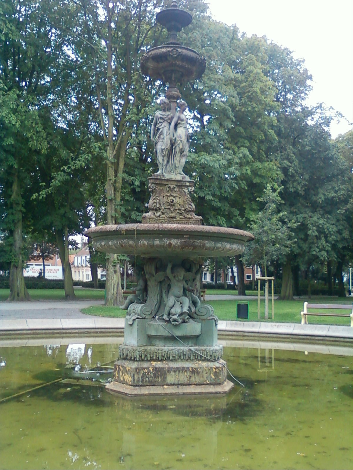 Fuente parc saint pierre, por RomainDemolie