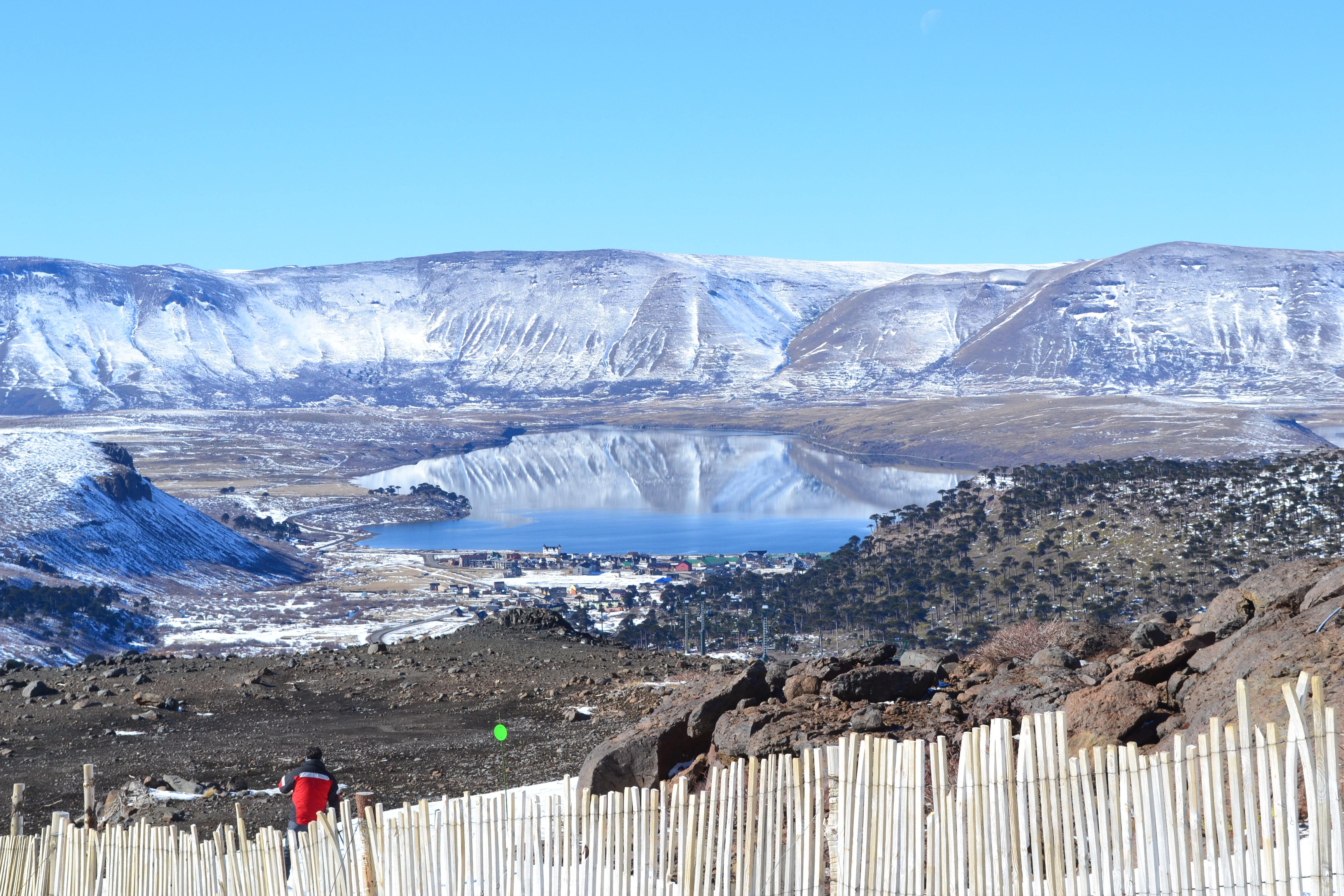 Lago Caviahue, por Pascual Bessone