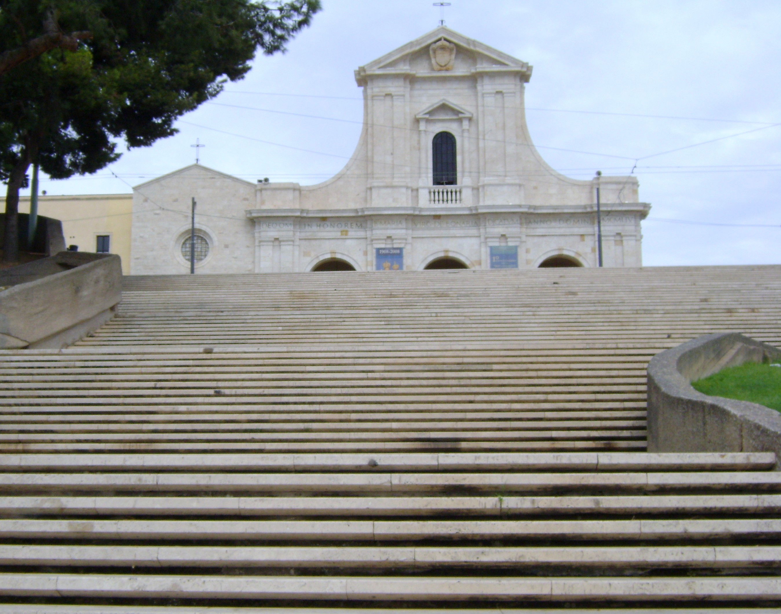 La basilica de Bonaria, por France Dutertre