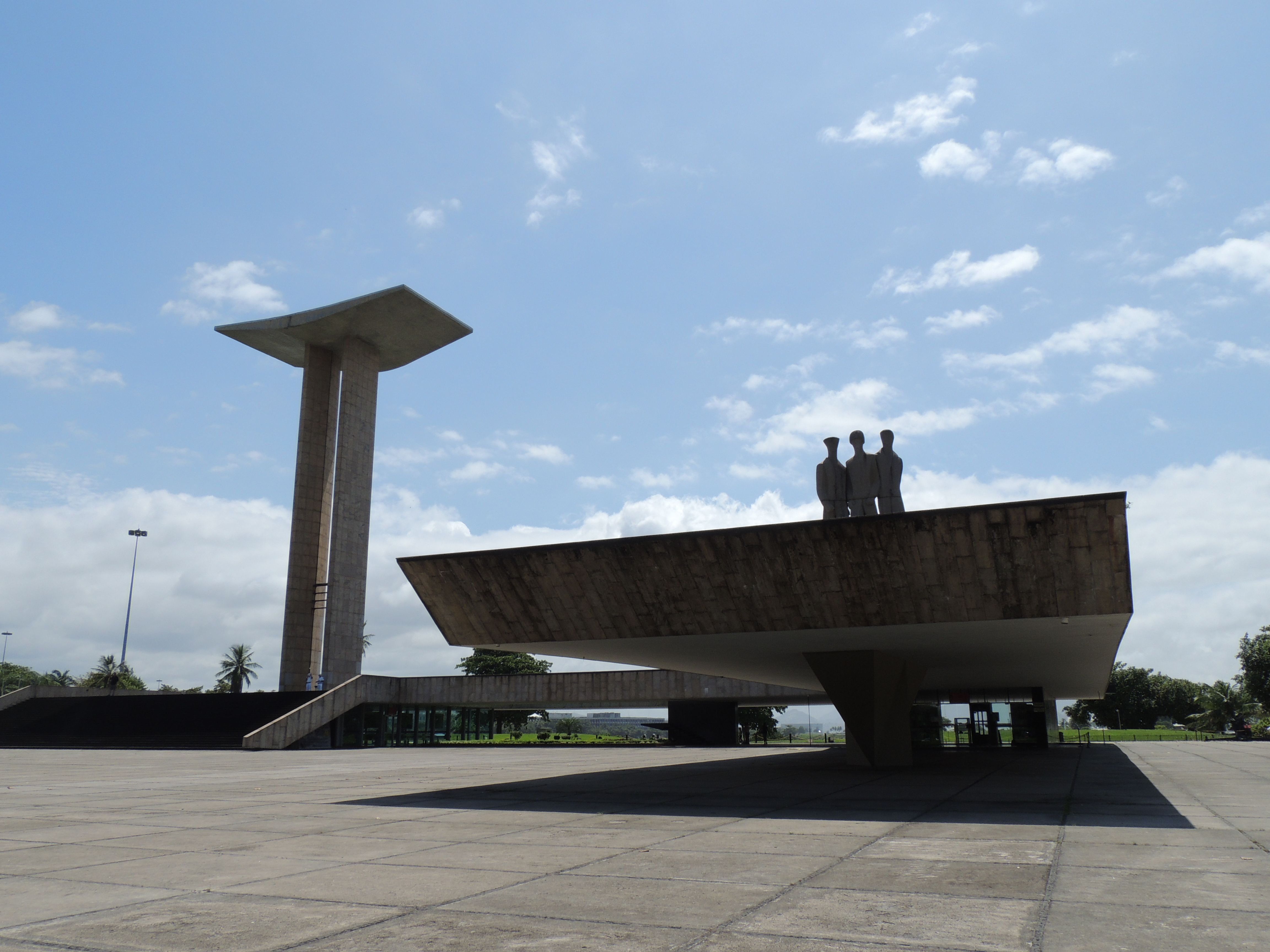 Monumento Nacional por los Muertos de la Segunda Guerra Mundial, por Alcio Mota
