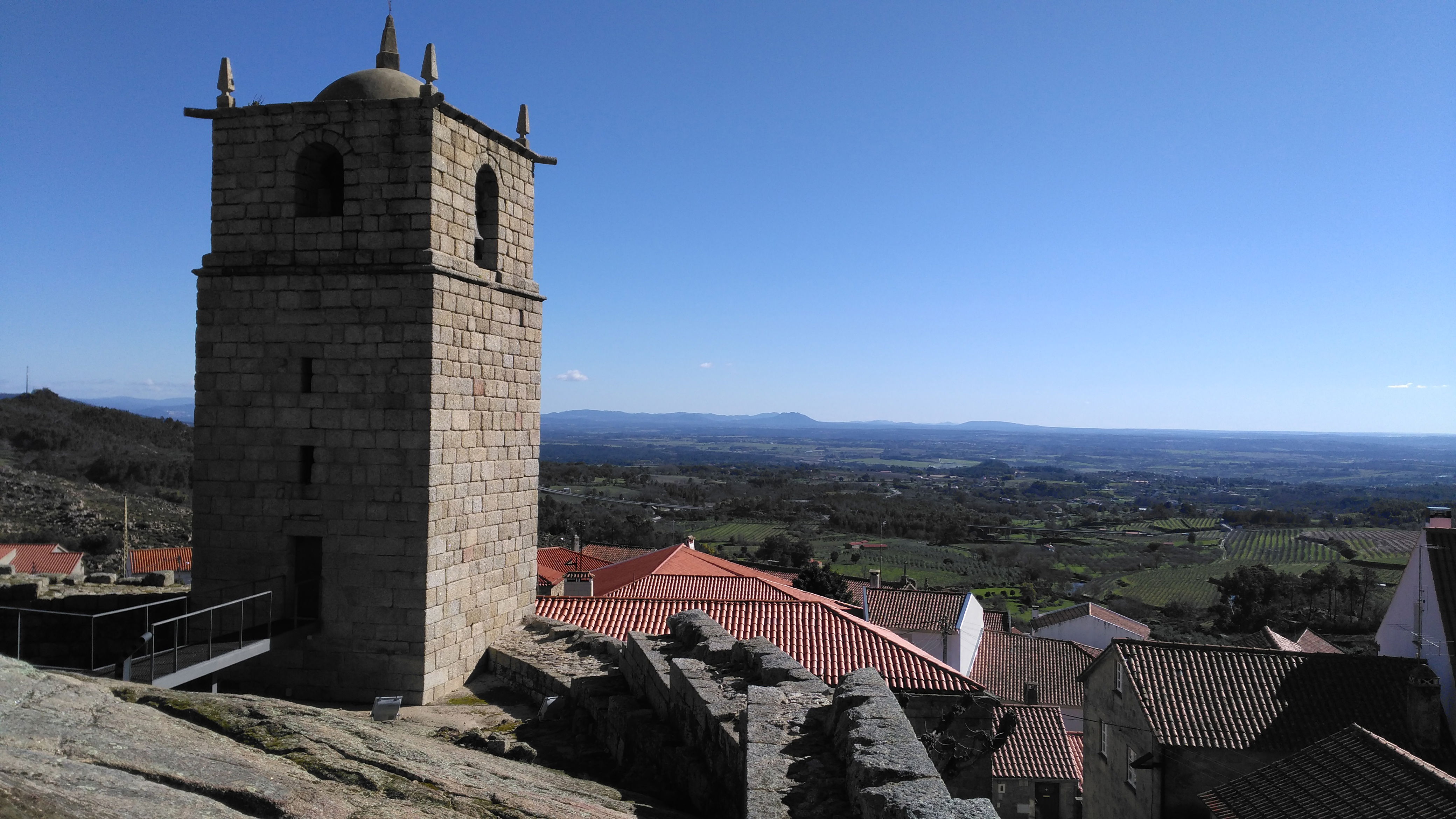 Castelo Novo, por Ana Germano