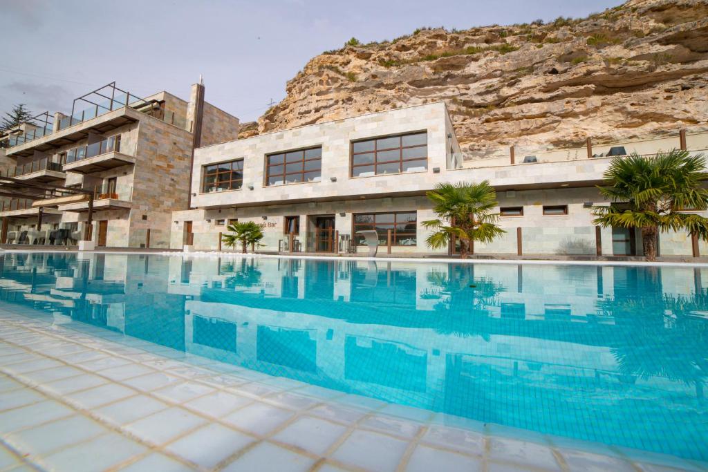 Hoteles con piscina en Alcalá del Júcar