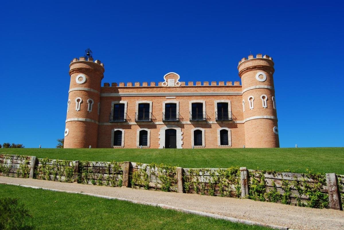 <p>Castillo de Monte la Reina Posada Real &amp; Bodega</p>
